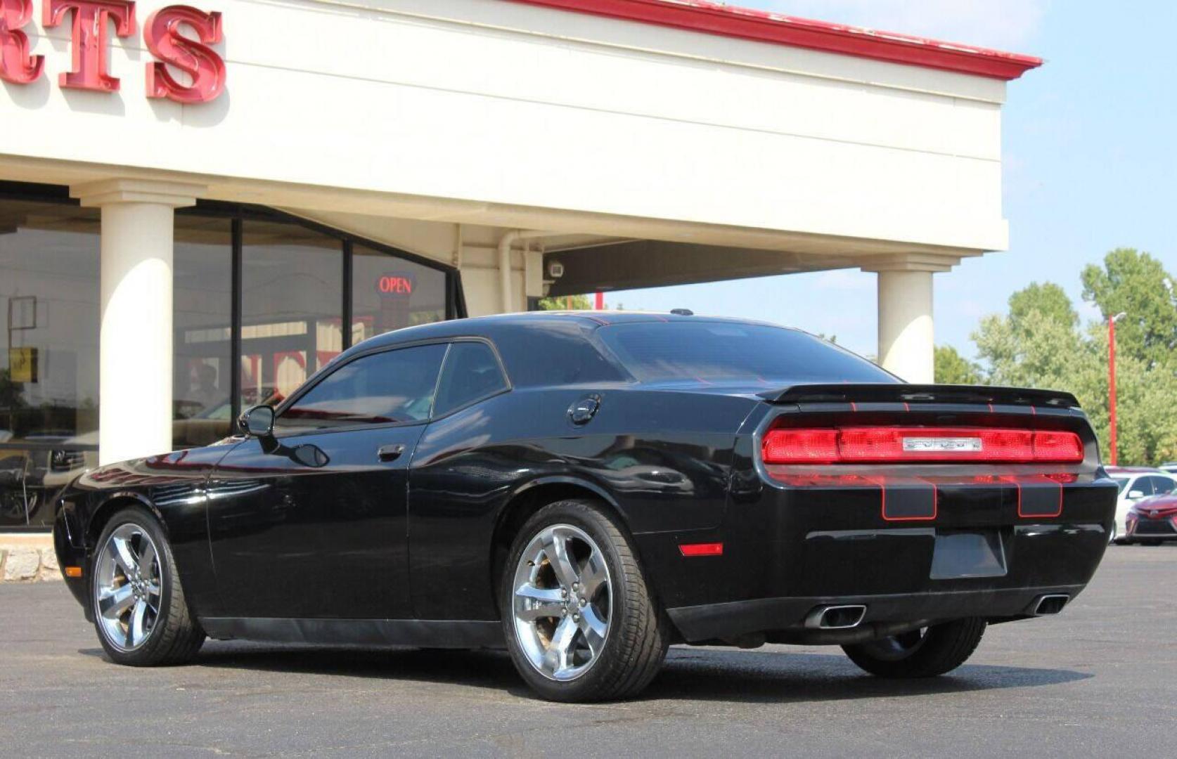 2014 Black Dodge Challenger R/T (2C3CDYBT3EH) with an 5.7L V8 OHV 16V engine, Manual 6-Speed transmission, located at 4301 NW 39th , Oklahoma City, OK, 73112, (405) 949-5600, 35.512135, -97.598671 - NO DRIVERS LICENCE - NO FULL COVERAGE INSURANCE - NO CREDIT CHECK. COME ON OVER TO SUPERSPORTS AND TAKE A LOOK AND TEST DRIVE. PLEASE GIVE US A CALL AT (405) 949-5600. NO LICENCIA DE MANEJAR - NO SEGURO DE COBERTURA TOTAL - NO VERIFICACCION DE CREDITO. POR FAVOR VENGAN A SUPERSPORTS, EC - Photo#6