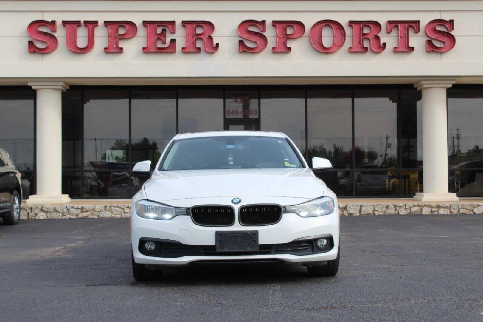 2016 White BMW 3-Series 320i xDrive Sedan (WBA8E5G53GN) with an 2.0L L4 DOHC 16V engine, 8A transmission, located at 4301 NW 39th , Oklahoma City, OK, 73112, (405) 949-5600, 35.512135, -97.598671 - NO DRIVERS LICENCE NO-FULL COVERAGE INSURANCE-NO CREDIT CHECK. COME ON OVER TO SUPERSPORTS AND TAKE A LOOK AND TEST DRIVE. PLEASE GIVE US A CALL AT (405) 949-5600. NO LICENCIA DE MANEJAR - NO SEGURO DE COBERTURA TOTAL - NO VERIFICACION DE CREDITO. POR FAVOR VENGAN A SUPERSPORTS, ECHE UN - Photo#2