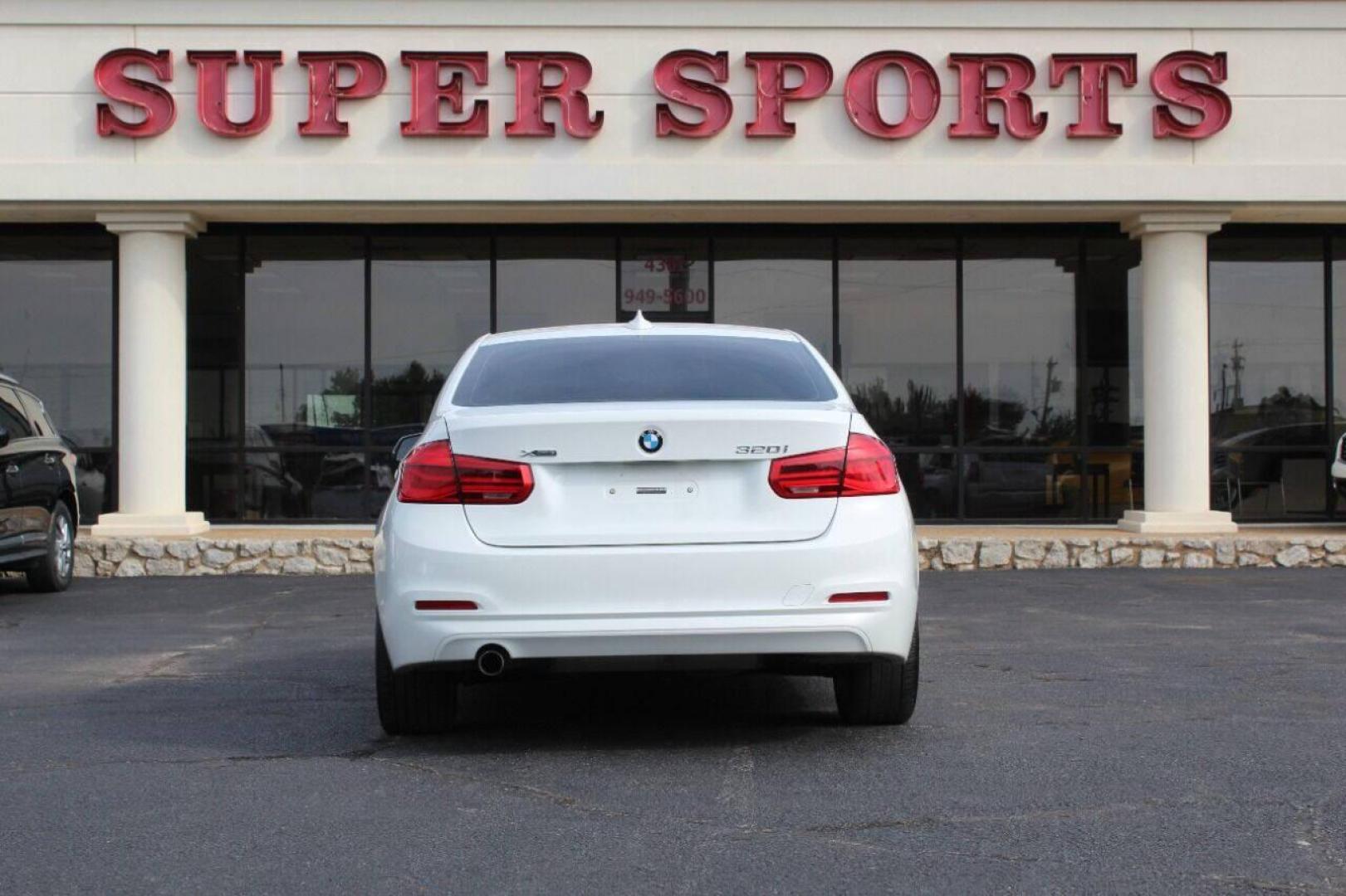 2016 White BMW 3-Series 320i xDrive Sedan (WBA8E5G53GN) with an 2.0L L4 DOHC 16V engine, 8A transmission, located at 4301 NW 39th , Oklahoma City, OK, 73112, (405) 949-5600, 35.512135, -97.598671 - NO DRIVERS LICENCE NO-FULL COVERAGE INSURANCE-NO CREDIT CHECK. COME ON OVER TO SUPERSPORTS AND TAKE A LOOK AND TEST DRIVE. PLEASE GIVE US A CALL AT (405) 949-5600. NO LICENCIA DE MANEJAR - NO SEGURO DE COBERTURA TOTAL - NO VERIFICACION DE CREDITO. POR FAVOR VENGAN A SUPERSPORTS, ECHE UN - Photo#4