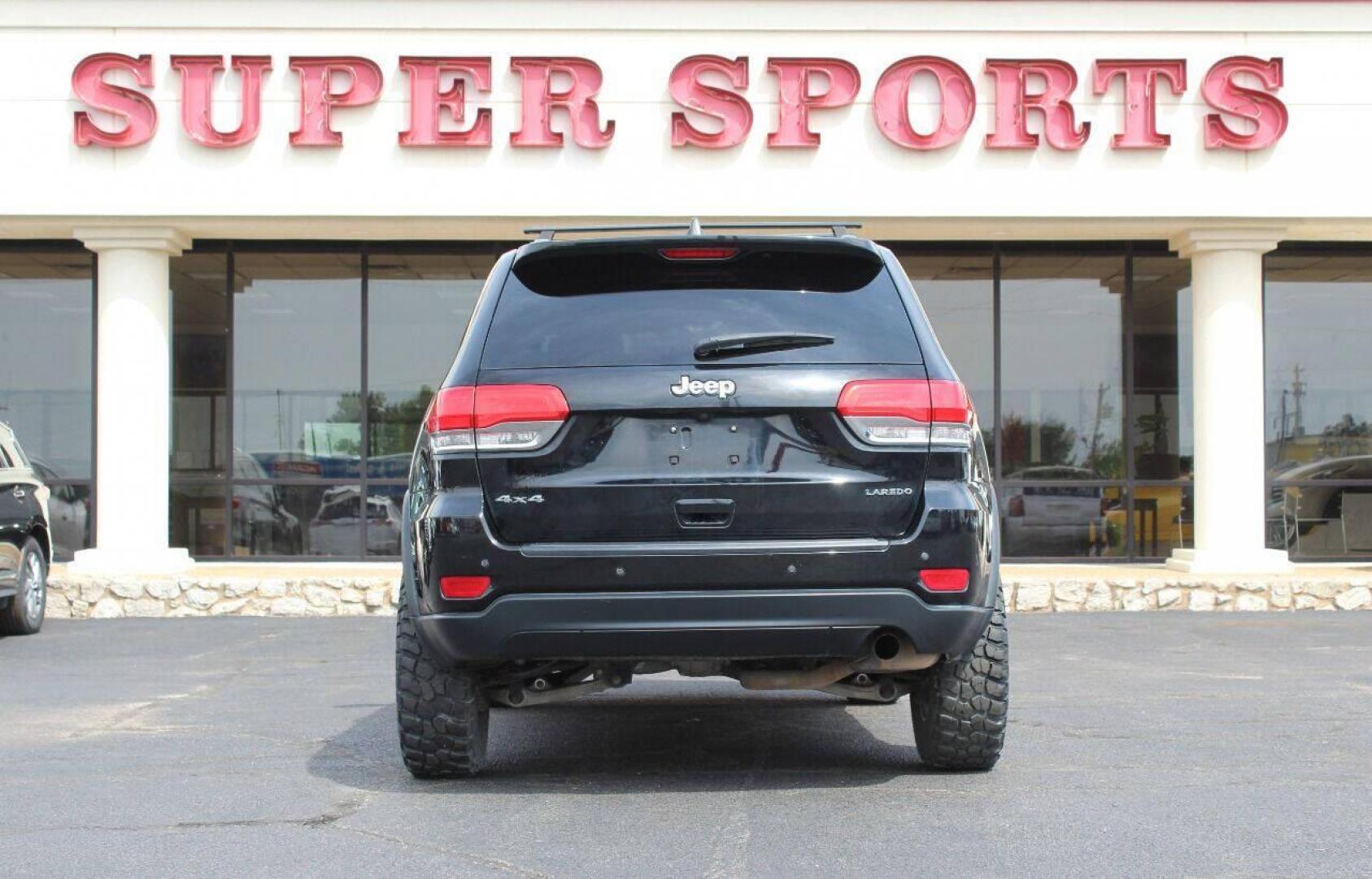 2017 Black Jeep Grand Cherokee Laredo 4WD (1C4RJFAG9HC) with an 3.6L V6 DOHC 24V engine, 8A transmission, located at 4301 NW 39th , Oklahoma City, OK, 73112, (405) 949-5600, 35.512135, -97.598671 - NO DRIVERS LICENSE - NO FULL COVERAGE INSURANCE - NO CREDIT CHECK. COME ON OVER TO SUPERSPORTS AND TAKE A LOOK AND TEST DRIVE PLEASE GIVE US A CALL AT (405) 949-5600. NO LICENCIA DE MANEJAR - NO SEGURO DE COBERTURA TOTAL - NO VERIFICACION DE CREDITO. POR FAVOR VENGAN A SUPERSPOR - Photo#4