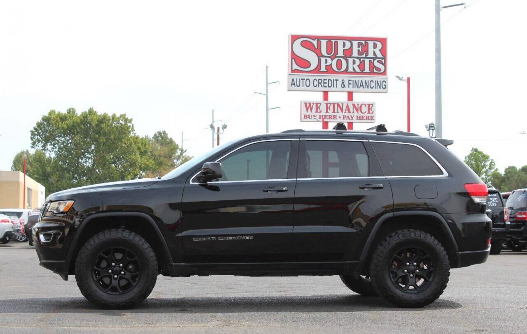 2017 Black Jeep Grand Cherokee Laredo 4WD (1C4RJFAG9HC) with an 3.6L V6 DOHC 24V engine, 8A transmission, located at 4301 NW 39th , Oklahoma City, OK, 73112, (405) 949-5600, 35.512135, -97.598671 - NO DRIVERS LICENSE - NO FULL COVERAGE INSURANCE - NO CREDIT CHECK. COME ON OVER TO SUPERSPORTS AND TAKE A LOOK AND TEST DRIVE PLEASE GIVE US A CALL AT (405) 949-5600. NO LICENCIA DE MANEJAR - NO SEGURO DE COBERTURA TOTAL - NO VERIFICACION DE CREDITO. POR FAVOR VENGAN A SUPERSPOR - Photo#6