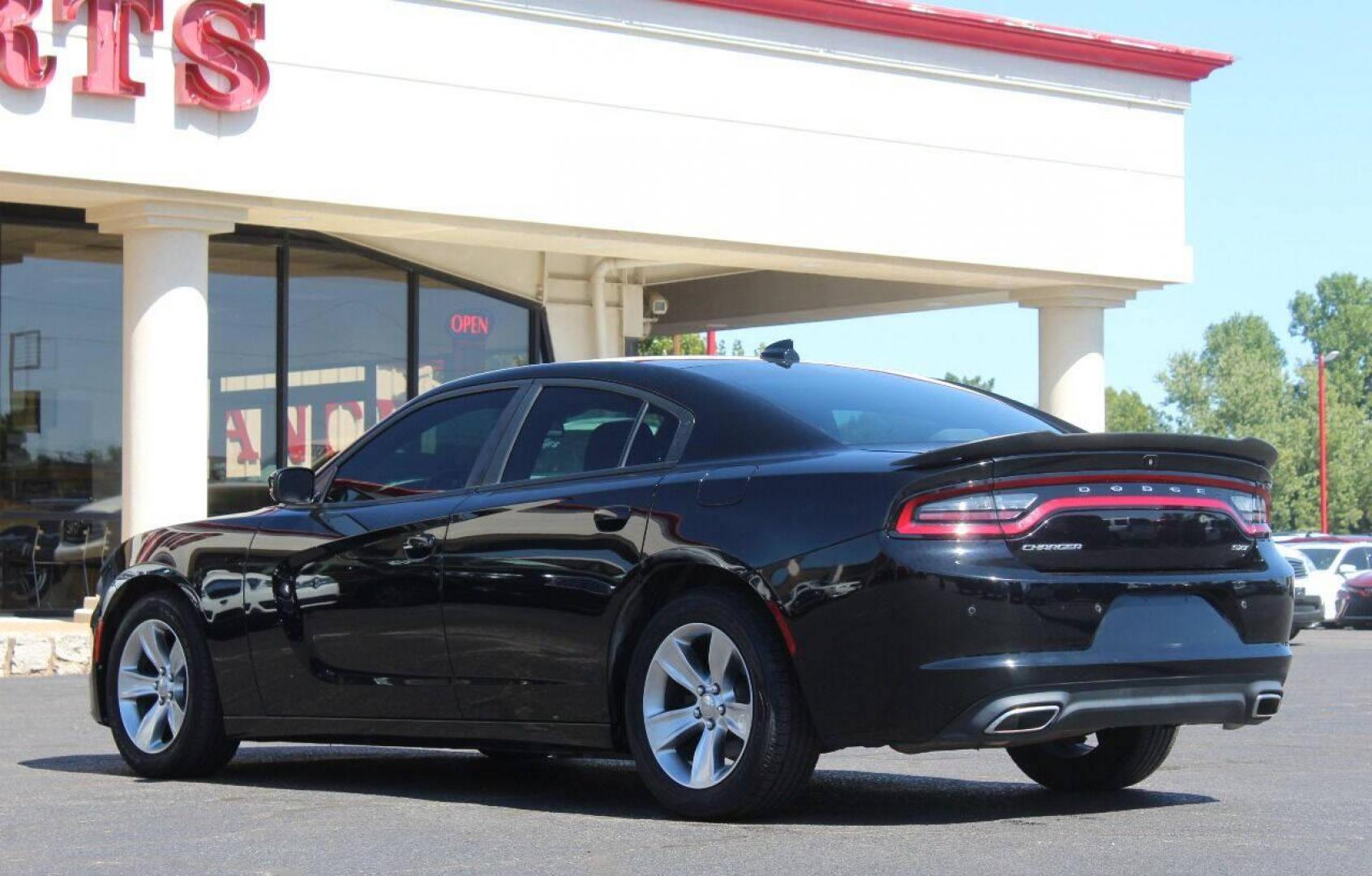 2018 Black Dodge Charger SXT (2C3CDXHG3JH) with an 3.6L V6 DOHC 24V engine, 8A transmission, located at 4301 NW 39th , Oklahoma City, OK, 73112, (405) 949-5600, 35.512135, -97.598671 - Photo#5