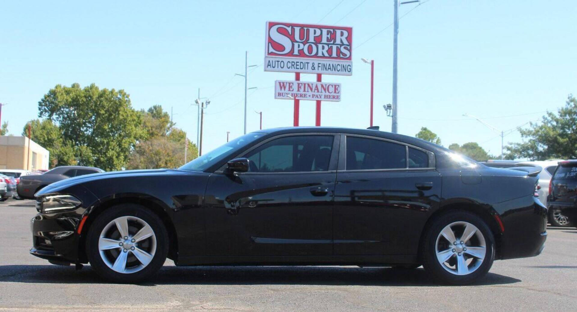 2018 Black Dodge Charger SXT (2C3CDXHG3JH) with an 3.6L V6 DOHC 24V engine, 8A transmission, located at 4301 NW 39th , Oklahoma City, OK, 73112, (405) 949-5600, 35.512135, -97.598671 - Photo#6