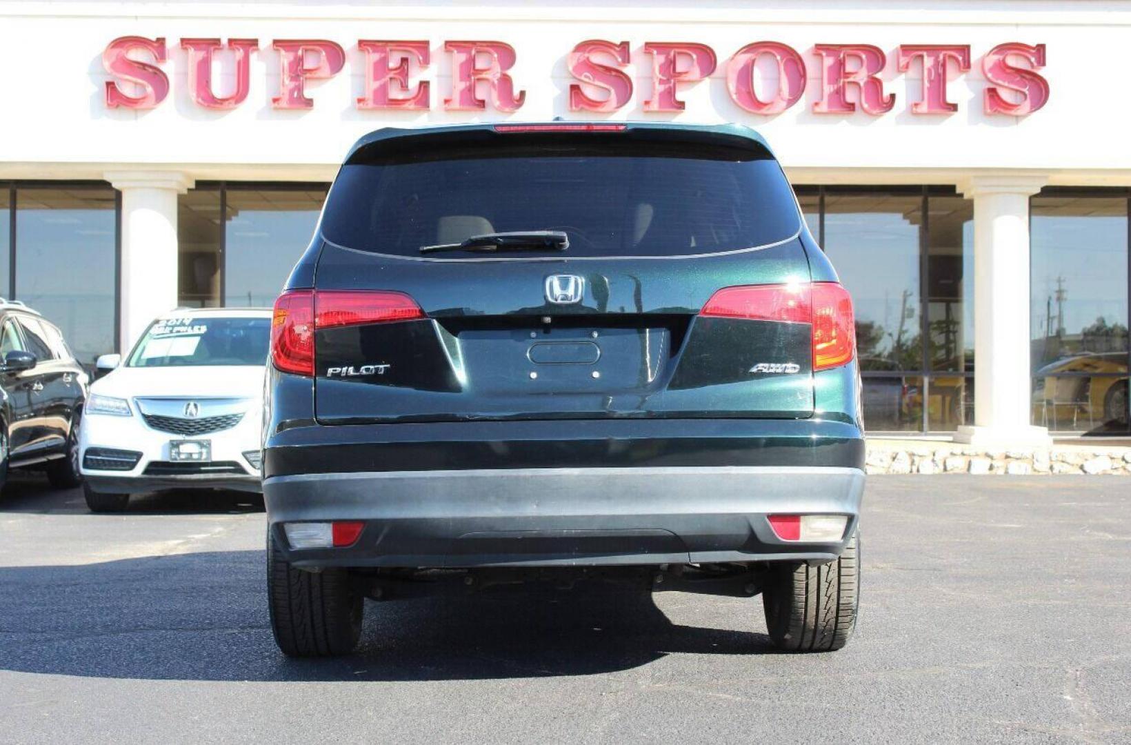 2016 Green Honda Pilot EXL 4WD (5FNYF6H53GB) with an 3.5L V6 SOHC 24V engine, 6-Speed Automatic transmission, located at 4301 NW 39th , Oklahoma City, OK, 73112, (405) 949-5600, 35.512135, -97.598671 - NO DRIVERS LICENCE - NO FULL COVERAGE INSURANCE - NO CREDIT CHECK. COME ON OVER TO SUPERSPORTS AND TAKE A LOOK AND TEST DRIVE. PLEASE GIVE US A CALL AT (405) 949-5600. NO LICENCIA DE MANEJAR - NO SEGURO DE COBERTURA TOTAL - NO VERIFICACION DE CREDITO. POR FAVOR VENGAN A SUPERSPORTS, ECH - Photo#4