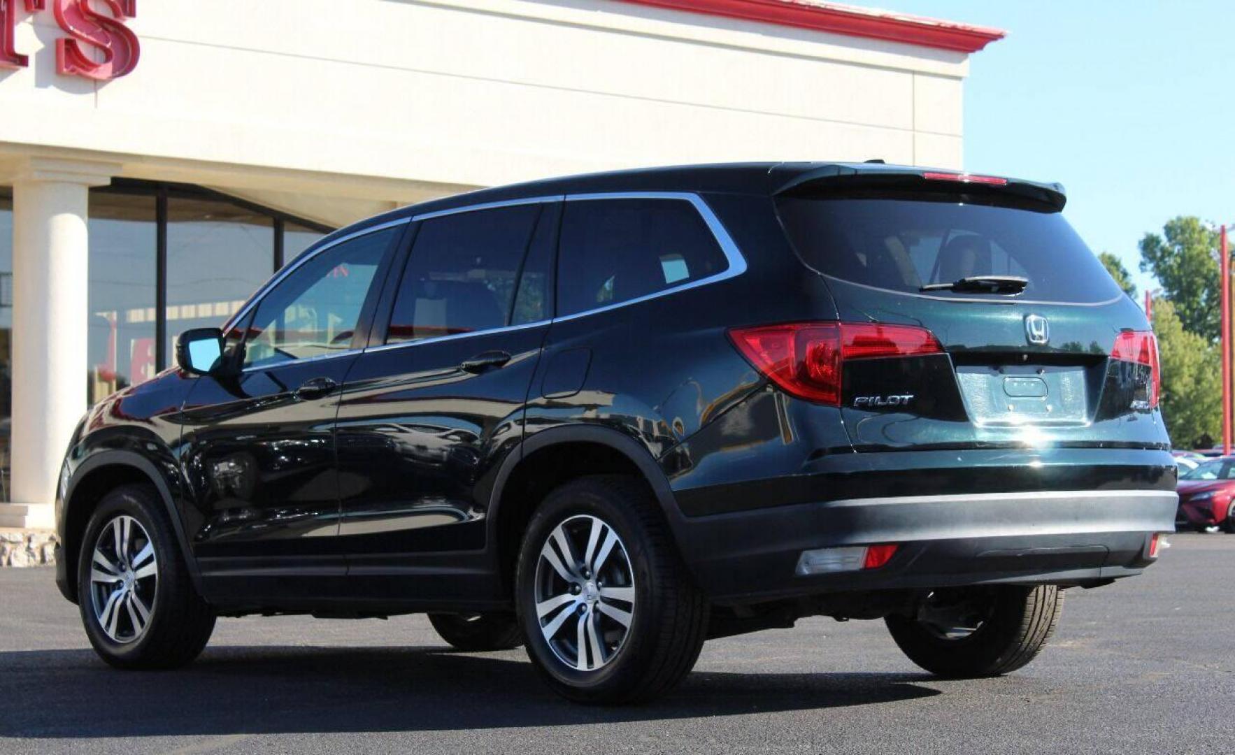 2016 Green Honda Pilot EXL 4WD (5FNYF6H53GB) with an 3.5L V6 SOHC 24V engine, 6-Speed Automatic transmission, located at 4301 NW 39th , Oklahoma City, OK, 73112, (405) 949-5600, 35.512135, -97.598671 - NO DRIVERS LICENCE - NO FULL COVERAGE INSURANCE - NO CREDIT CHECK. COME ON OVER TO SUPERSPORTS AND TAKE A LOOK AND TEST DRIVE. PLEASE GIVE US A CALL AT (405) 949-5600. NO LICENCIA DE MANEJAR - NO SEGURO DE COBERTURA TOTAL - NO VERIFICACION DE CREDITO. POR FAVOR VENGAN A SUPERSPORTS, ECH - Photo#5