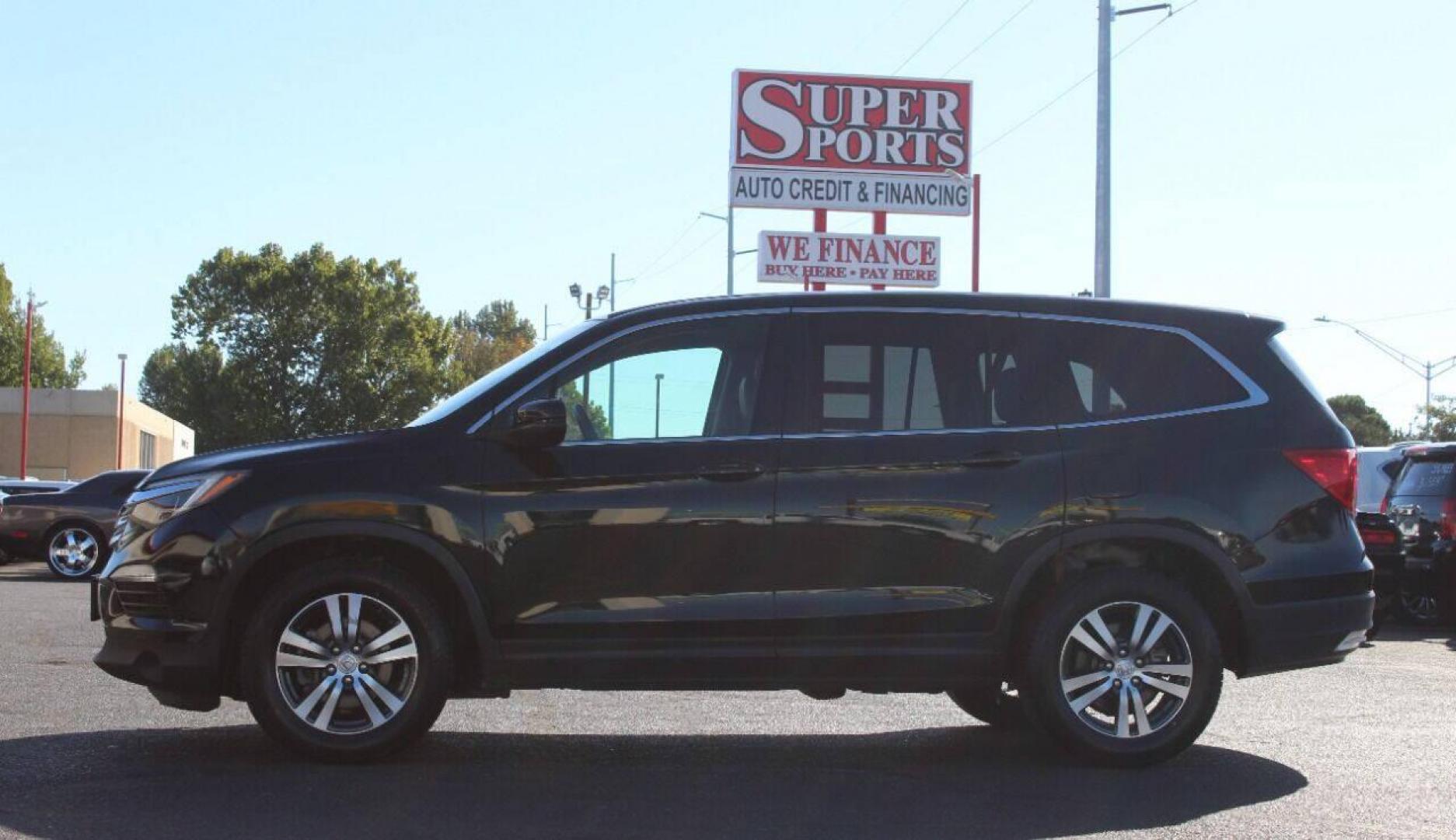 2016 Green Honda Pilot EXL 4WD (5FNYF6H53GB) with an 3.5L V6 SOHC 24V engine, 6-Speed Automatic transmission, located at 4301 NW 39th , Oklahoma City, OK, 73112, (405) 949-5600, 35.512135, -97.598671 - NO DRIVERS LICENCE - NO FULL COVERAGE INSURANCE - NO CREDIT CHECK. COME ON OVER TO SUPERSPORTS AND TAKE A LOOK AND TEST DRIVE. PLEASE GIVE US A CALL AT (405) 949-5600. NO LICENCIA DE MANEJAR - NO SEGURO DE COBERTURA TOTAL - NO VERIFICACION DE CREDITO. POR FAVOR VENGAN A SUPERSPORTS, ECH - Photo#6