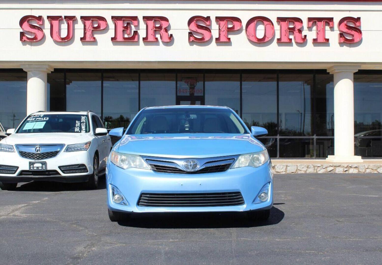 2013 Blue Toyota Camry XLE V6 (4T1BK1FK4DU) with an 3.5L V6 DOHC 24V engine, 6-Speed Automatic transmission, located at 4301 NW 39th , Oklahoma City, OK, 73112, (405) 949-5600, 35.512135, -97.598671 - NO DRIVERS LICENSE - NO FULL COVERAGE INSURANCE - NO CREDIT CHECK. COME ON OVER TO SUPERSPORTS AND TAKE A LOOK AND TEST DRIVE PLEASE GIVE US A CALL AT (405) 949-5600. NO LICENCIA DE MANEJAR - NO SEGURO DE COBERTURA TOTAL - NO VERIFICACION DE CREDITO. POR FAVOR VENGAN A SUPERSPORTS, ECHE - Photo#2