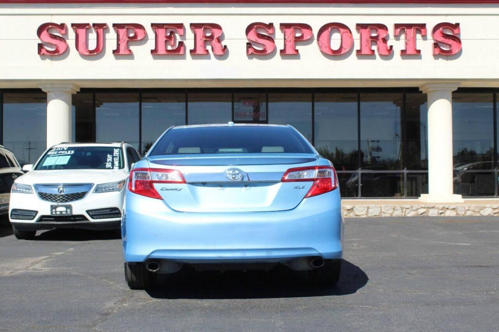 2013 Blue Toyota Camry XLE V6 (4T1BK1FK4DU) with an 3.5L V6 DOHC 24V engine, 6-Speed Automatic transmission, located at 4301 NW 39th , Oklahoma City, OK, 73112, (405) 949-5600, 35.512135, -97.598671 - NO DRIVERS LICENSE - NO FULL COVERAGE INSURANCE - NO CREDIT CHECK. COME ON OVER TO SUPERSPORTS AND TAKE A LOOK AND TEST DRIVE PLEASE GIVE US A CALL AT (405) 949-5600. NO LICENCIA DE MANEJAR - NO SEGURO DE COBERTURA TOTAL - NO VERIFICACION DE CREDITO. POR FAVOR VENGAN A SUPERSPORTS, ECHE - Photo#4