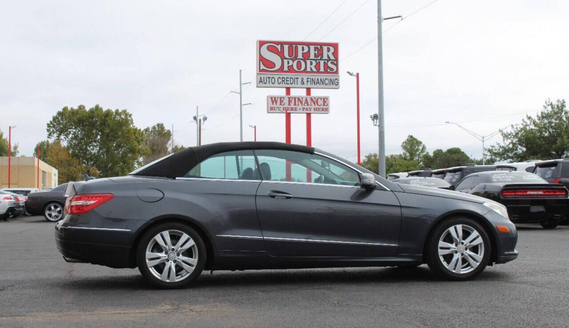 2012 Gray Mercedes-Benz E-Class E350 Cabriolet (WDDKK5KF9CF) with an 3.5L V6 DOHC 24V engine, 7-Speed Automatic transmission, located at 4301 NW 39th , Oklahoma City, OK, 73112, (405) 949-5600, 35.512135, -97.598671 - NO DRIVERS LICENSE - NO FULL COVERAGE INSURANCE - NO CREDIT CHECK. COME ON OVER TO SUPERSPORTS AND TAKE A LOOK AND TEST DRIVE PLEASE GIVE US A CALL AT (405) 949-5600. NO LICENCIA DE MANEJAR - NO SEGURO DE COBERTURA TOTAL - NO VERIFICACION DE CREDITO. POR FAVOR VENGAN A SUPERSPOR - Photo#3