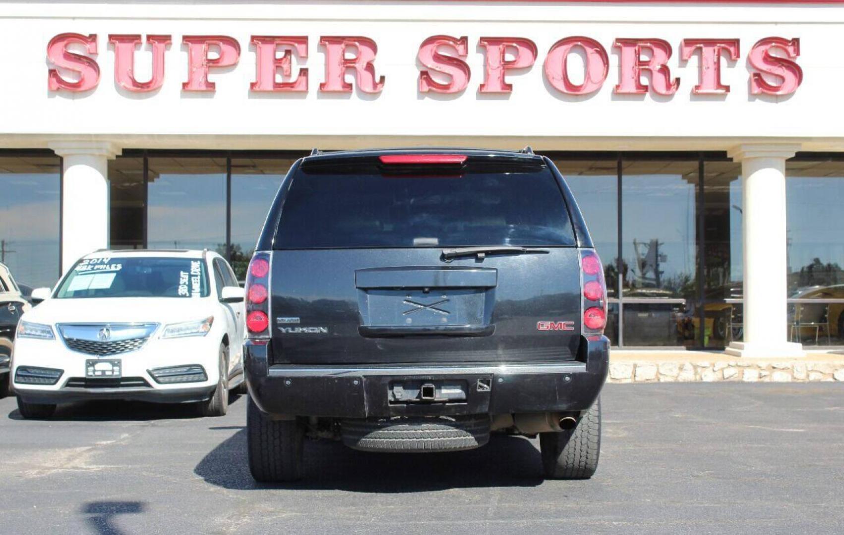 2011 Black GMC Yukon Denali 4WD (1GKS2EEF2BR) with an 6.2L V8 OHV 16V engine, 4-Speed Automatic transmission, located at 4301 NW 39th , Oklahoma City, OK, 73112, (405) 949-5600, 35.512135, -97.598671 - NO DRIVERS LICENCE NO - FULL COVERAGE INSURANCE - NO CREDIT CHECK. COME ON OVER TO SUPERSPORTS AND TAKE A LOOK AND TEST DRIVE PLEASE GIVE US A CALL AT (405) 949-5600. NO LICENCIA DE MANEJAR - NO SEGURO DE COBERTURA TOTAL - NO VERIFICACION DE CREDITO. POR FAVOR VENGAN A SUPERSPORTS, ECHE UN VIST - Photo#4