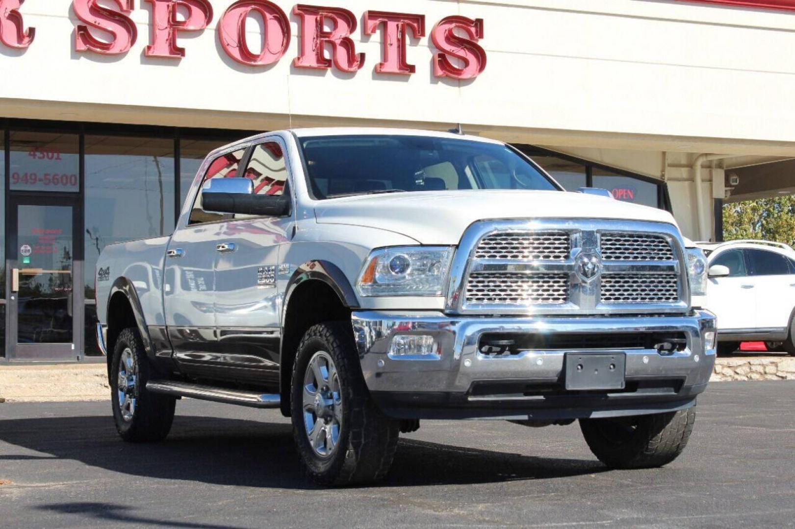 2018 White RAM 2500 Laramie Crew Cab SWB 4WD (3C6UR5FJ3JG) with an 6.4L V8 engine, 6A transmission, located at 4301 NW 39th , Oklahoma City, OK, 73112, (405) 949-5600, 35.512135, -97.598671 - Photo#2