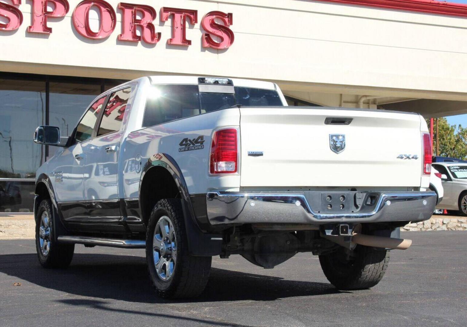 2018 White RAM 2500 Laramie Crew Cab SWB 4WD (3C6UR5FJ3JG) with an 6.4L V8 engine, 6A transmission, located at 4301 NW 39th , Oklahoma City, OK, 73112, (405) 949-5600, 35.512135, -97.598671 - Photo#5