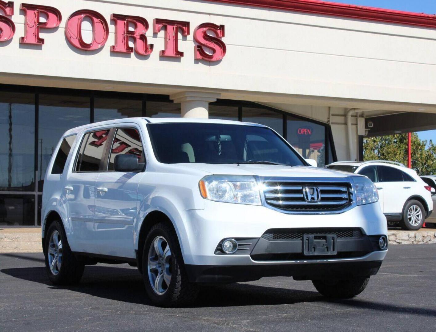 2015 White Honda Pilot EX-L 4WD 5-Spd AT (5FNYF4H5XFB) with an 3.5L V6 SOHC 24V engine, 5-Speed Automatic transmission, located at 4301 NW 39th , Oklahoma City, OK, 73112, (405) 949-5600, 35.512135, -97.598671 - Photo#2