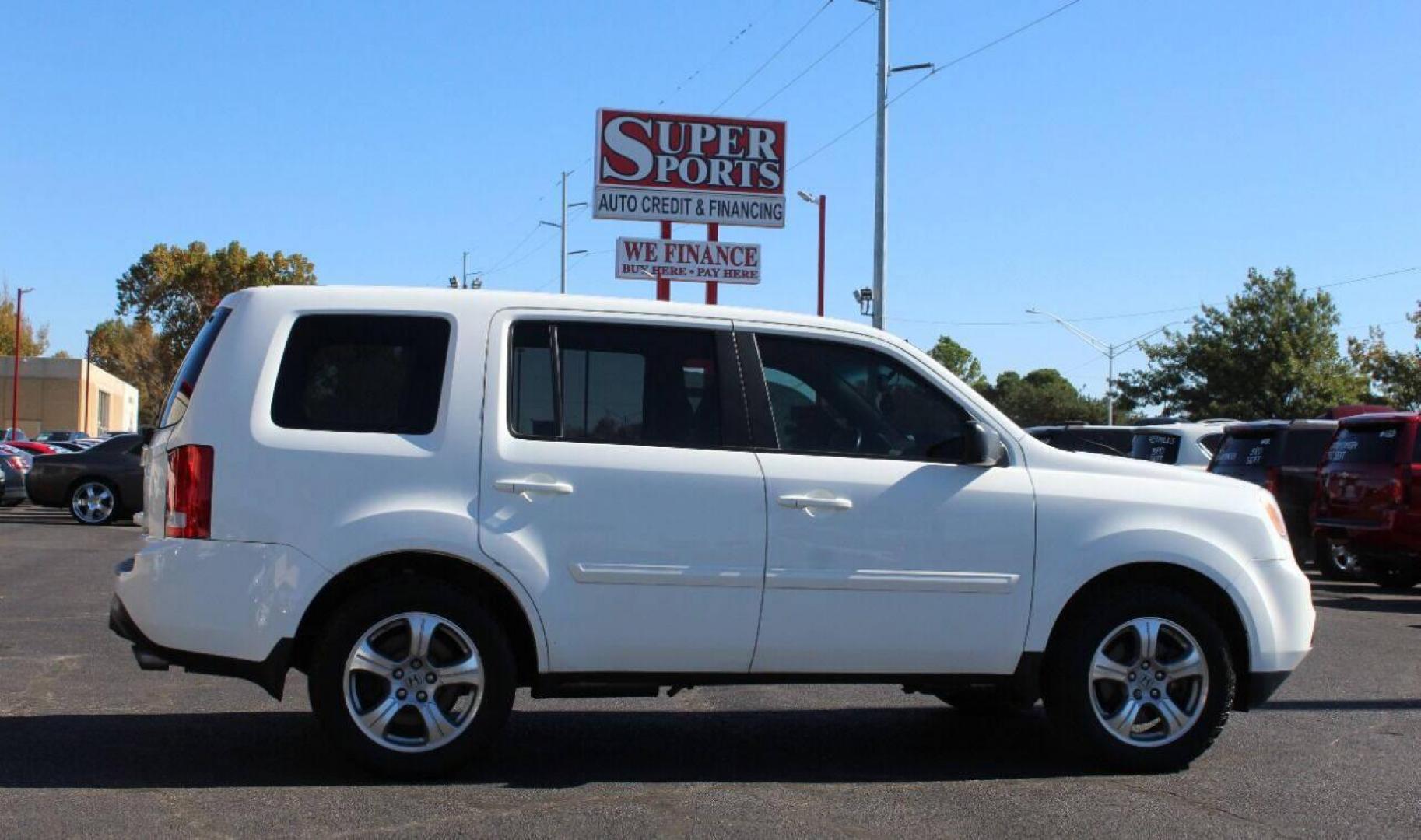 2015 White Honda Pilot EX-L 4WD 5-Spd AT (5FNYF4H5XFB) with an 3.5L V6 SOHC 24V engine, 5-Speed Automatic transmission, located at 4301 NW 39th , Oklahoma City, OK, 73112, (405) 949-5600, 35.512135, -97.598671 - Photo#3