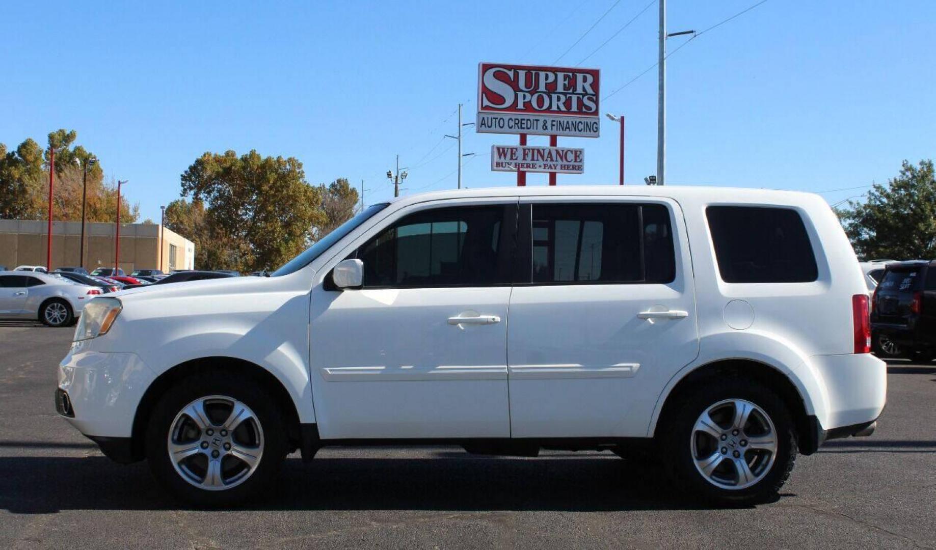 2015 White Honda Pilot EX-L 4WD 5-Spd AT (5FNYF4H5XFB) with an 3.5L V6 SOHC 24V engine, 5-Speed Automatic transmission, located at 4301 NW 39th , Oklahoma City, OK, 73112, (405) 949-5600, 35.512135, -97.598671 - Photo#6