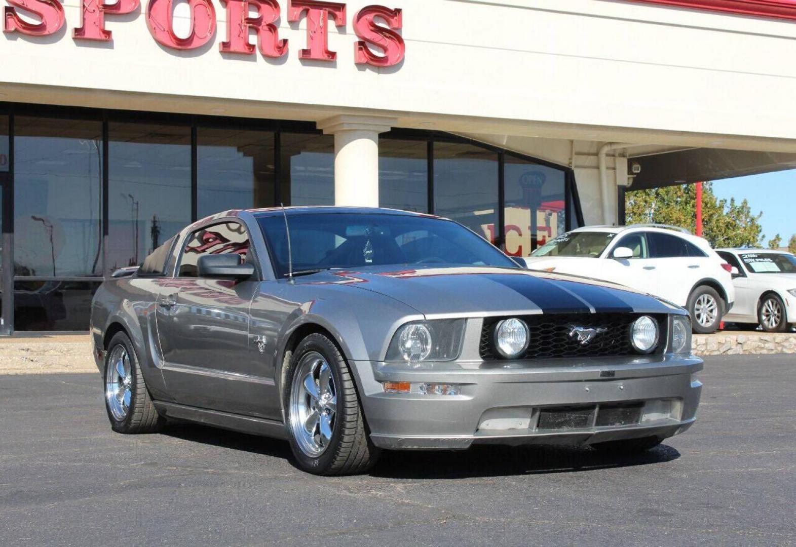 2009 Gray Ford Mustang GT Coupe (1ZVHT82H495) with an 4.6L V8 SOHC 24V engine, Manual 5-Speed transmission, located at 4301 NW 39th , Oklahoma City, OK, 73112, (405) 949-5600, 35.512135, -97.598671 - NO DRIVERS LICENCE - NO FULL COVERAGE INSURANCE - NO CREDIT CHECK. COME ON OVER TO SUPERSPORTS AND TAKE A LOOK AND TEST DRIVE PLEASE GIVE US A CALL AT (405) 949-5600. NO LICENCIA DE MANEJAR - NO SEGURO DE COBERTURA TOTAL - NO VERIFICACION DE CREDITO. POR FAVOR VENGAN A SUPERSPORTS, EC - Photo#0