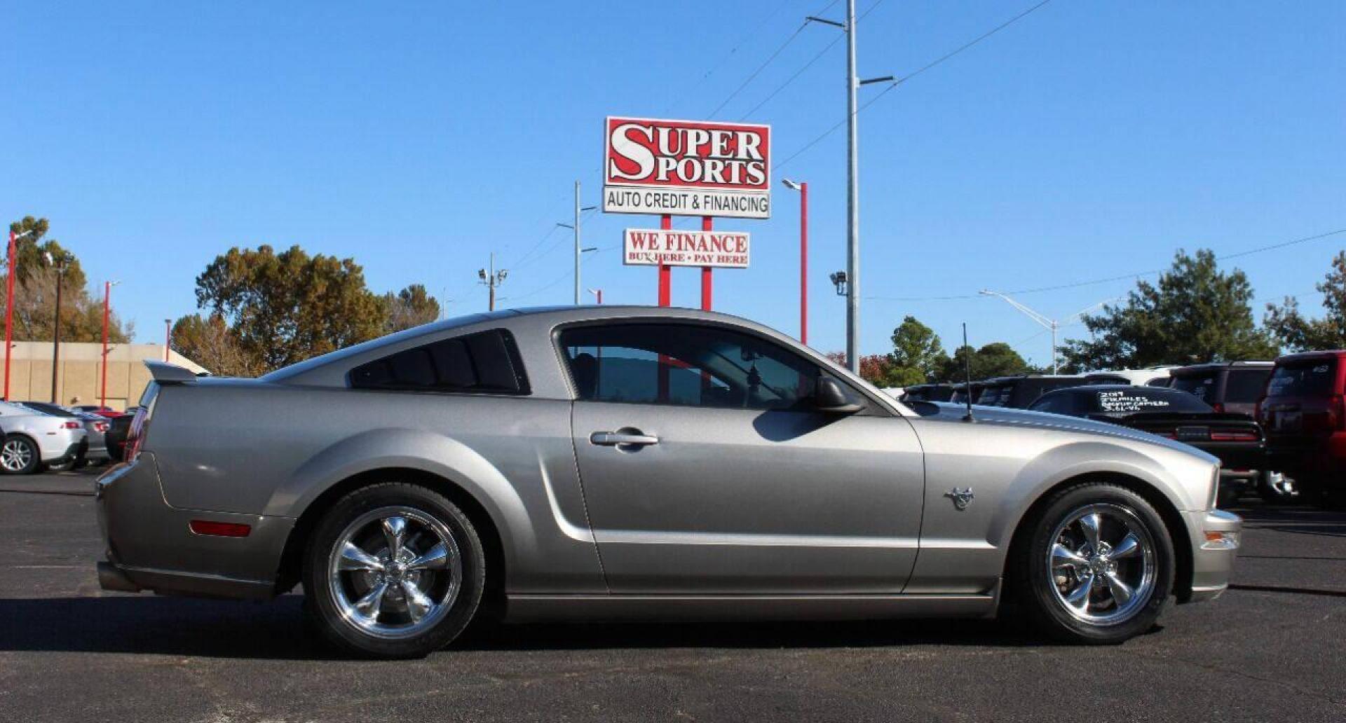 2009 Gray Ford Mustang GT Coupe (1ZVHT82H495) with an 4.6L V8 SOHC 24V engine, Manual 5-Speed transmission, located at 4301 NW 39th , Oklahoma City, OK, 73112, (405) 949-5600, 35.512135, -97.598671 - NO DRIVERS LICENCE - NO FULL COVERAGE INSURANCE - NO CREDIT CHECK. COME ON OVER TO SUPERSPORTS AND TAKE A LOOK AND TEST DRIVE PLEASE GIVE US A CALL AT (405) 949-5600. NO LICENCIA DE MANEJAR - NO SEGURO DE COBERTURA TOTAL - NO VERIFICACION DE CREDITO. POR FAVOR VENGAN A SUPERSPORTS, EC - Photo#3