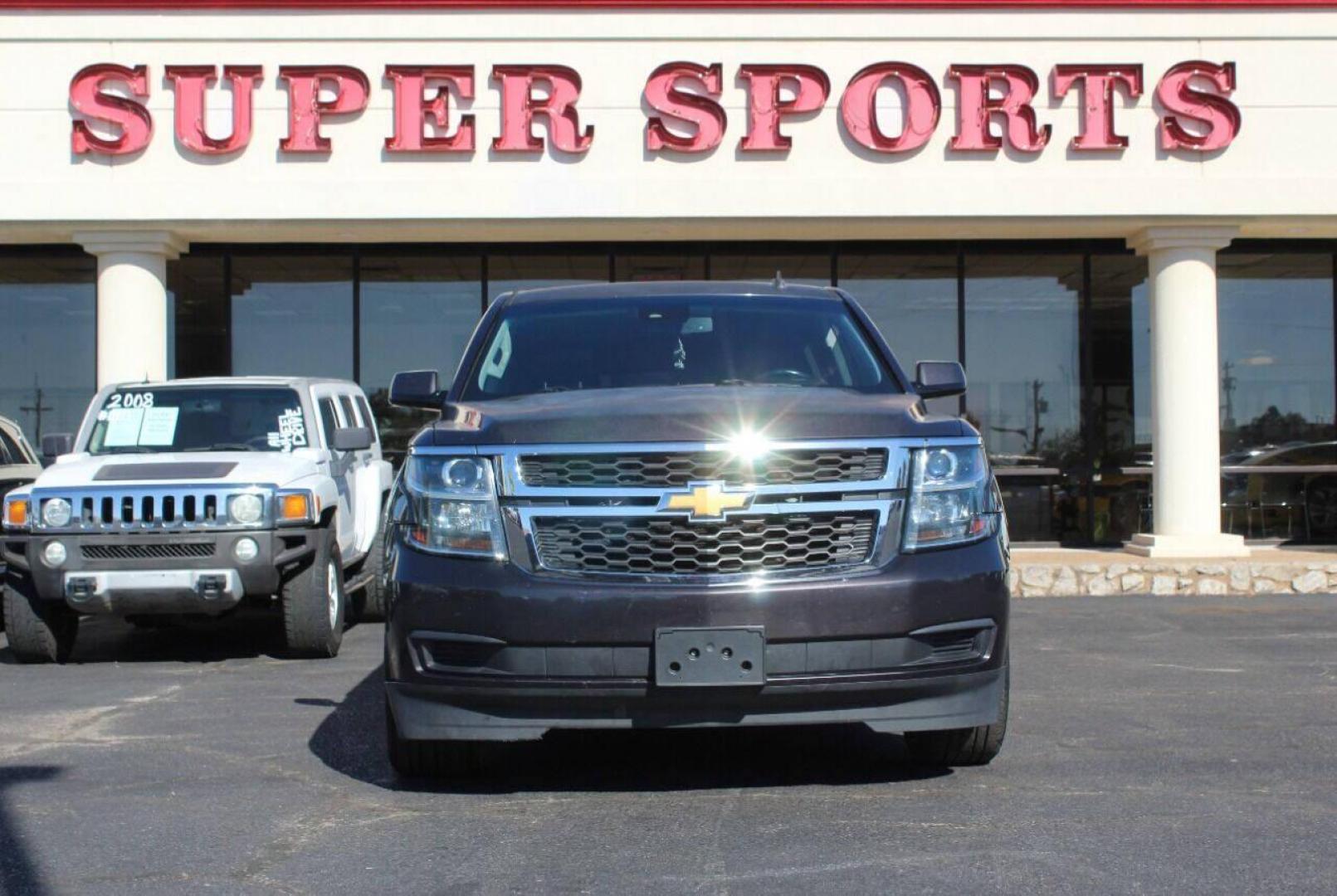 2015 Black Chevrolet Suburban LT 1500 2WD (1GNSCJKC8FR) with an 5.3L V8 OHV 16V engine, 6-Speed Automatic transmission, located at 4301 NW 39th , Oklahoma City, OK, 73112, (405) 949-5600, 35.512135, -97.598671 - NO DRIVERS LICENCE - NO FULL COVERAGE INSURANCE - NO CREDIT CHECK. COME ON OVER TO SUPERSPORTS AND TAKE A LOOK AND TEST DRIVE. PLEASE GIVE US A CALL AT (405) 949-5600. NO LICENCIA DE MANEJAR - NO SEGURO DE COBERTURA TOTAL - NO VERIFICACION DE CREDITO. POR FAVOR VENGAN A SUPERSPORTS, E - Photo#2