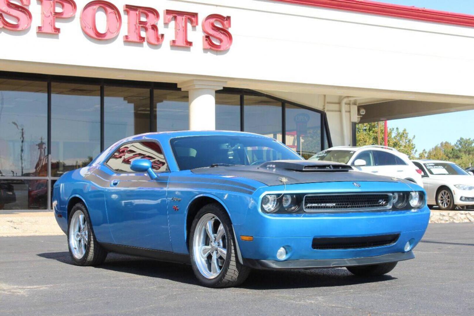 2010 Blue Dodge Challenger R/T (2B3CJ5DT2AH) with an 5.7L V8 OHV 16V engine, 4-Speed Automatic transmission, located at 4301 NW 39th , Oklahoma City, OK, 73112, (405) 949-5600, 35.512135, -97.598671 - NO DRIVERS LICENSE - NO FULL COVERAGE INSURANCE - NO CREDIT CHECK. COME ON OVER TO SUPERSPORTS AND TAKE A LOOK AND TEST DRIVE. PLEASE GIVE US A CALL AT (405) 949-5600. NO LICENCIA DE MANEJAR - NO SEGURO DE COBERTURA TOTAL - NO VERIFICACION DE CREDITO. POR FAVOR VENGAN A SUPERSPORTS, ECH - Photo#0