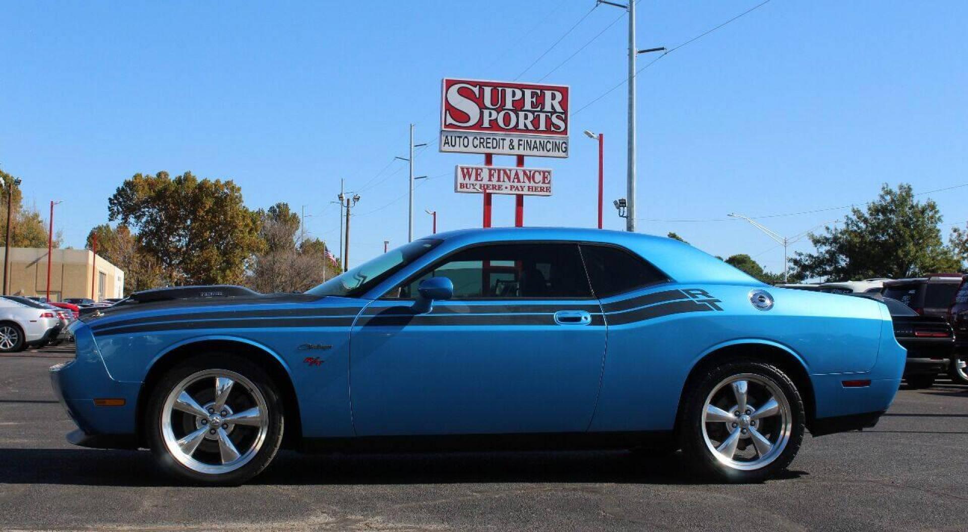 2010 Blue Dodge Challenger R/T (2B3CJ5DT2AH) with an 5.7L V8 OHV 16V engine, 4-Speed Automatic transmission, located at 4301 NW 39th , Oklahoma City, OK, 73112, (405) 949-5600, 35.512135, -97.598671 - NO DRIVERS LICENSE - NO FULL COVERAGE INSURANCE - NO CREDIT CHECK. COME ON OVER TO SUPERSPORTS AND TAKE A LOOK AND TEST DRIVE. PLEASE GIVE US A CALL AT (405) 949-5600. NO LICENCIA DE MANEJAR - NO SEGURO DE COBERTURA TOTAL - NO VERIFICACION DE CREDITO. POR FAVOR VENGAN A SUPERSPORTS, ECH - Photo#6