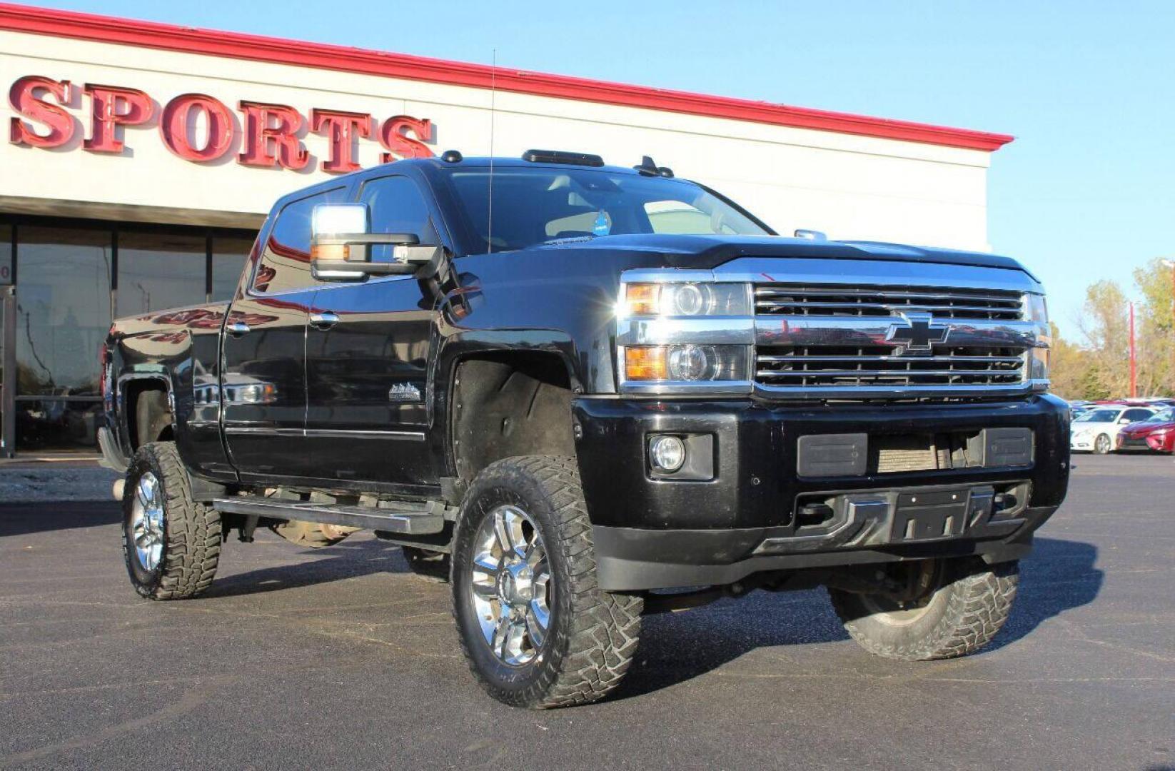 2015 Black Chevrolet Silverado 2500HD (1GC1KXE82FF) with an 6.6L V8 Turbocharger 6.6L V8 engine, Automatic 6-Speed transmission, located at 4301 NW 39th , Oklahoma City, OK, 73112, (405) 949-5600, 35.512135, -97.598671 - NO DRIVERS LICENCE - NO FULL COVERAGE INSURANCE - NO CREDIT CHECK. COME ON OVER TO SUPERSPORTS AND TAKE A LOOK AND TEST DRIVE PLEASE GIVE US A CALL AT (405) 949-5600. NO LICENCIA DE MANEJAR - NO SEGURO DE COBERTURA TOTAL - NO VERIFICACION DE CREDITO. POR FAVOR VENGAN A SUPERSPORTS, ECHE UN VIST - Photo#2