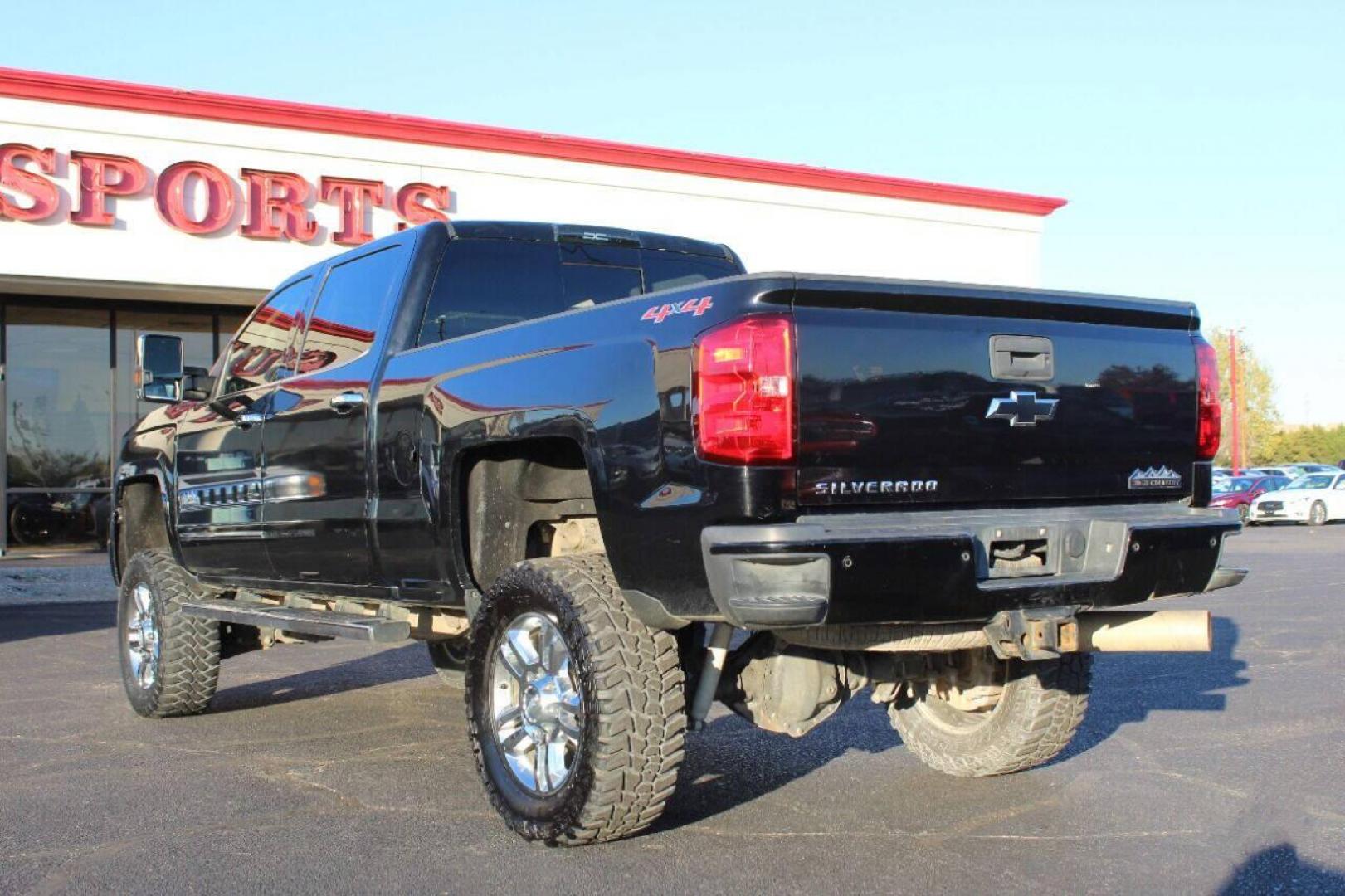 2015 Black Chevrolet Silverado 2500HD (1GC1KXE82FF) with an 6.6L V8 Turbocharger 6.6L V8 engine, Automatic 6-Speed transmission, located at 4301 NW 39th , Oklahoma City, OK, 73112, (405) 949-5600, 35.512135, -97.598671 - NO DRIVERS LICENCE - NO FULL COVERAGE INSURANCE - NO CREDIT CHECK. COME ON OVER TO SUPERSPORTS AND TAKE A LOOK AND TEST DRIVE PLEASE GIVE US A CALL AT (405) 949-5600. NO LICENCIA DE MANEJAR - NO SEGURO DE COBERTURA TOTAL - NO VERIFICACION DE CREDITO. POR FAVOR VENGAN A SUPERSPORTS, ECHE UN VIST - Photo#5