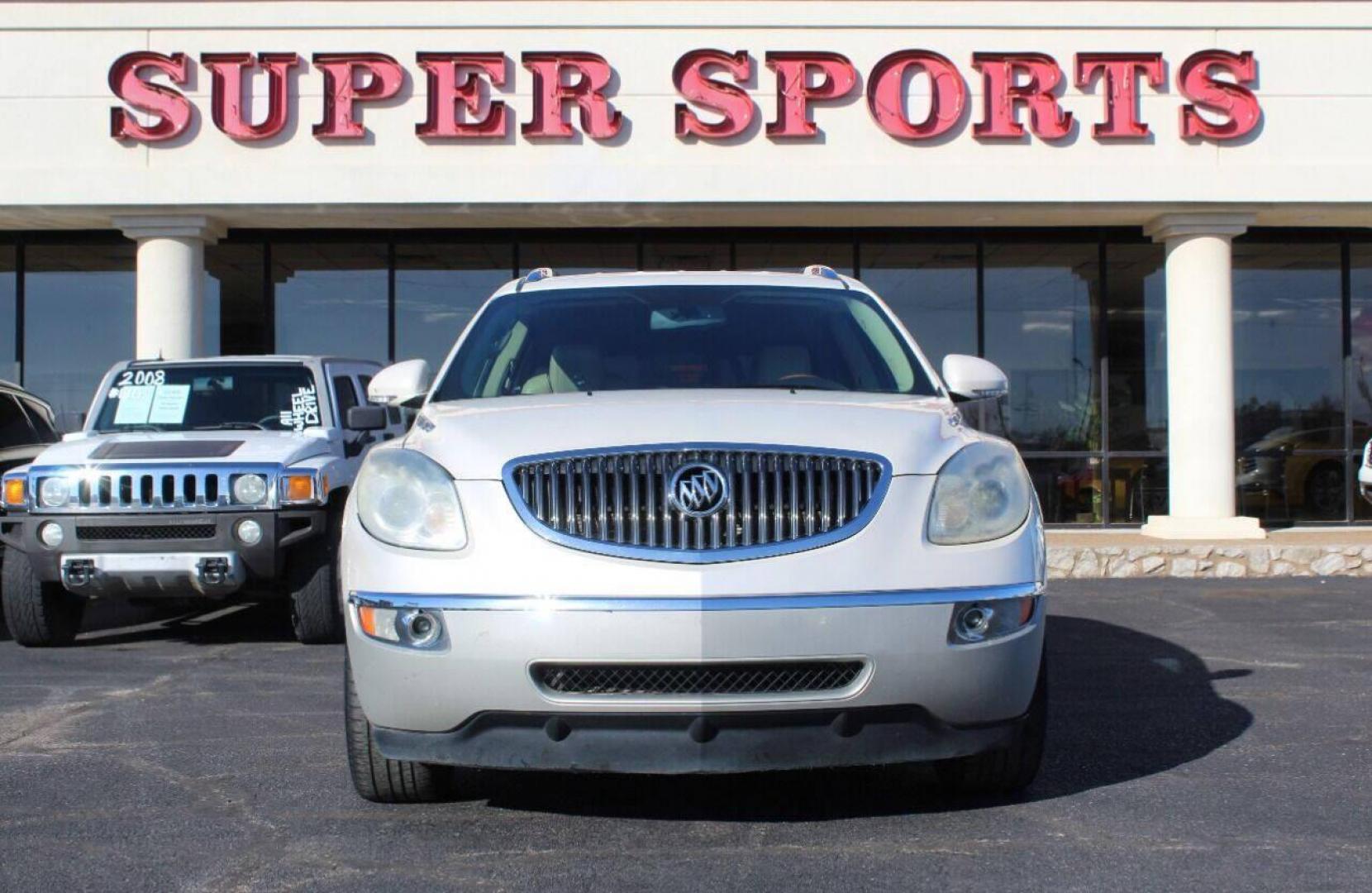 2012 White Buick Enclave Leather AWD (5GAKVCED6CJ) with an 3.6L V6 DOHC 24V engine, 6-Speed Automatic Overdrive transmission, located at 4301 NW 39th , Oklahoma City, OK, 73112, (405) 949-5600, 35.512135, -97.598671 - Photo#2