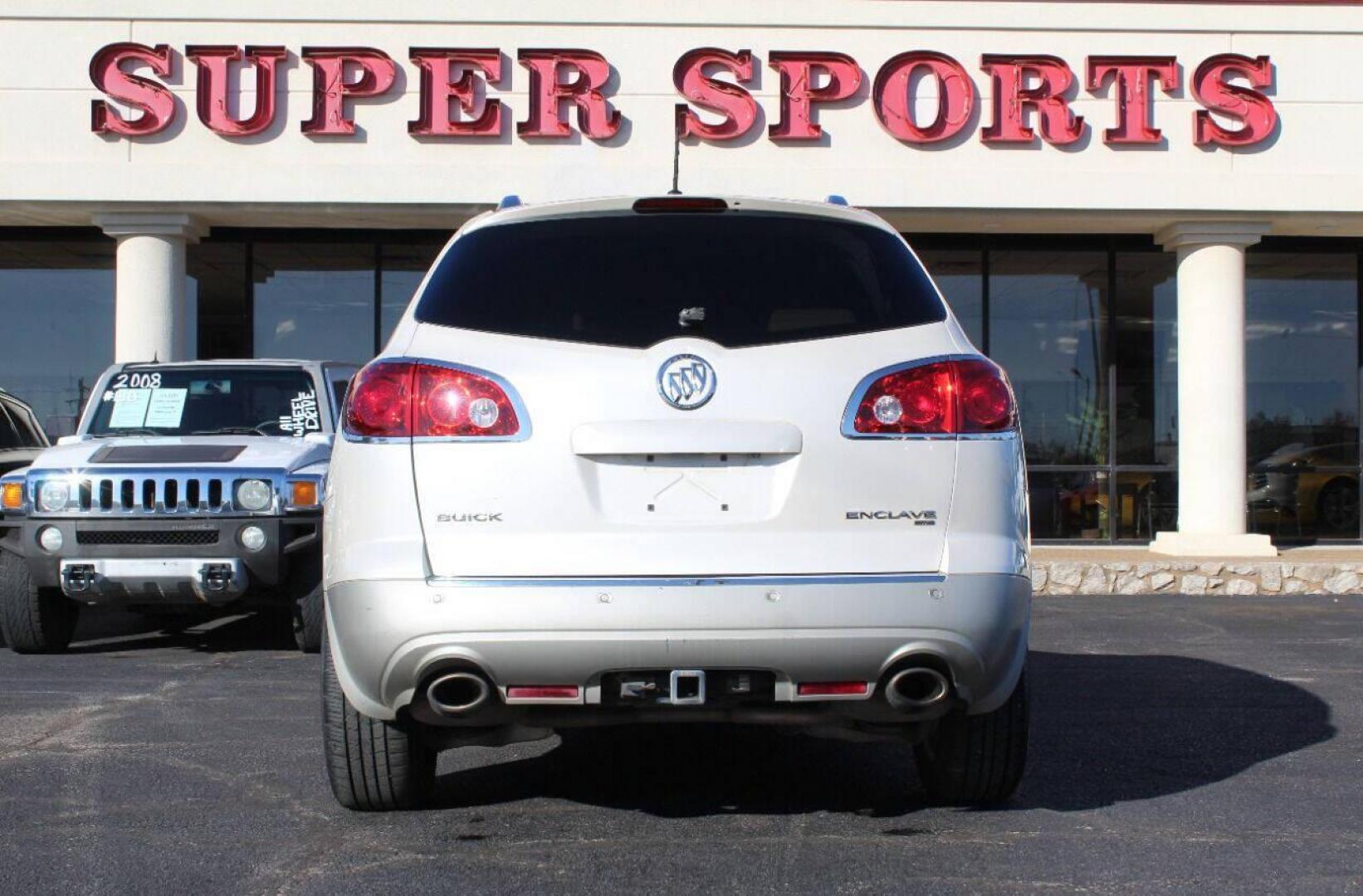 2012 White Buick Enclave Leather AWD (5GAKVCED6CJ) with an 3.6L V6 DOHC 24V engine, 6-Speed Automatic Overdrive transmission, located at 4301 NW 39th , Oklahoma City, OK, 73112, (405) 949-5600, 35.512135, -97.598671 - Photo#4