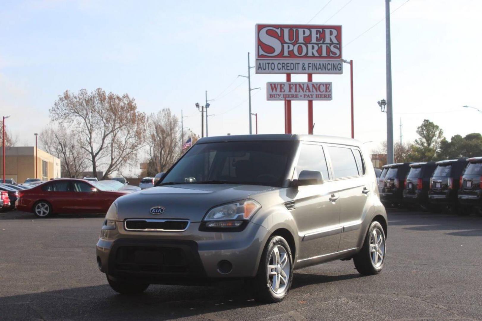 2011 Gray Kia Soul ! (KNDJT2A27B7) with an 2.0L L4 DOHC 16V engine, Automatic 4-Speed transmission, located at 4301 NW 39th , Oklahoma City, OK, 73112, (405) 949-5600, 35.512135, -97.598671 - NO DRIVERS LICENCE NO-FULL COVERAGE INSURANCE-NO CREDIT CHECK. COME ON OVER TO SUPERSPORTS AND TAKE A LOOK AND TEST DRIVE. PLEASE GIVE US A CALL AT (405) 949-5600. NO LICENSIA DE MANEJAR- NO SEGURO DE COBERTURA TOTAL- NO VERIFICACCION DE CREDITO. POR FAVOR VENGAN A SUPERSPORTS, ECHE UN - Photo#6