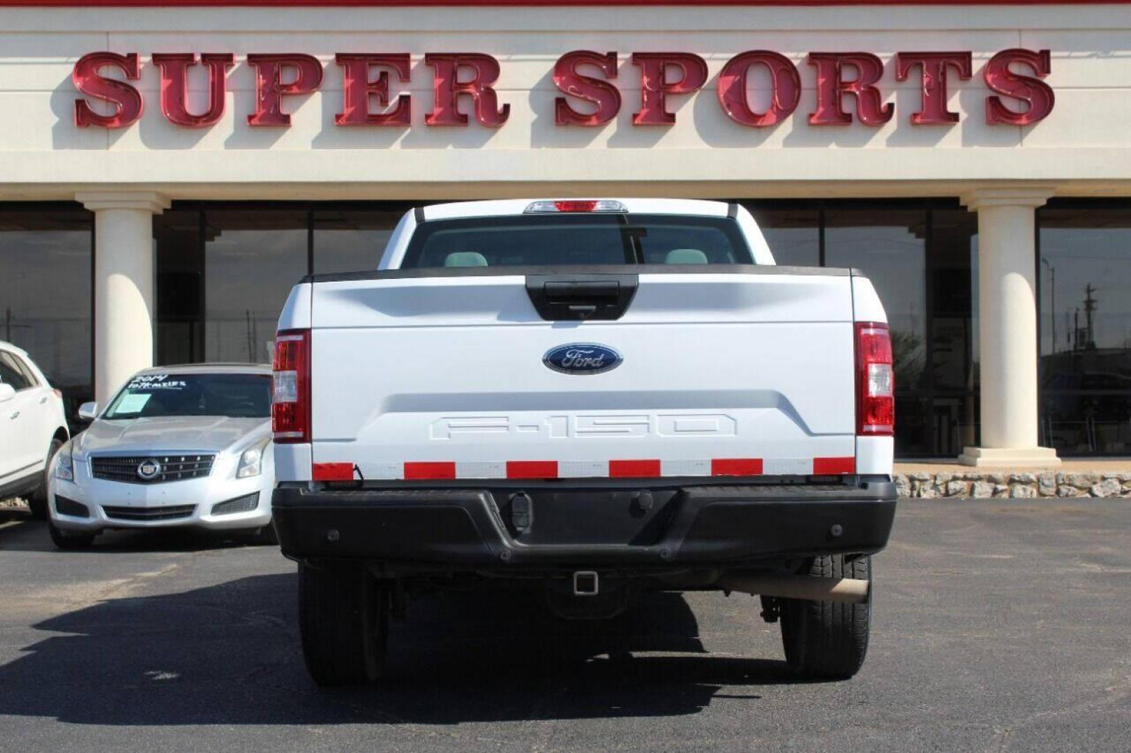 2018 White Ford F-150 XL SuperCab 6.5-ft. Bed 2WD (1FTEX1C55JK) with an 5.0L V8 OHV 16V engine, 6A transmission, located at 4301 NW 39th , Oklahoma City, OK, 73112, (405) 949-5600, 35.512135, -97.598671 - NO DRIVERS LICENSE - NO FULL COVERAGE INSURANCE - NO CREDIT CHECK. COME ON OVER TO SUPERSPORTS AND TAKE A LOOK AND TEST DRIVE. PLEASE GIVE US A CALL AT (405) 949-5600. NO LICENCIA DE MANEJAR - NO SEGURO DE COBERTURA TOTAL - NO VERIFICACION DE CREDITO. POR FAVOR VENGAN A SUPERSPO - Photo#4