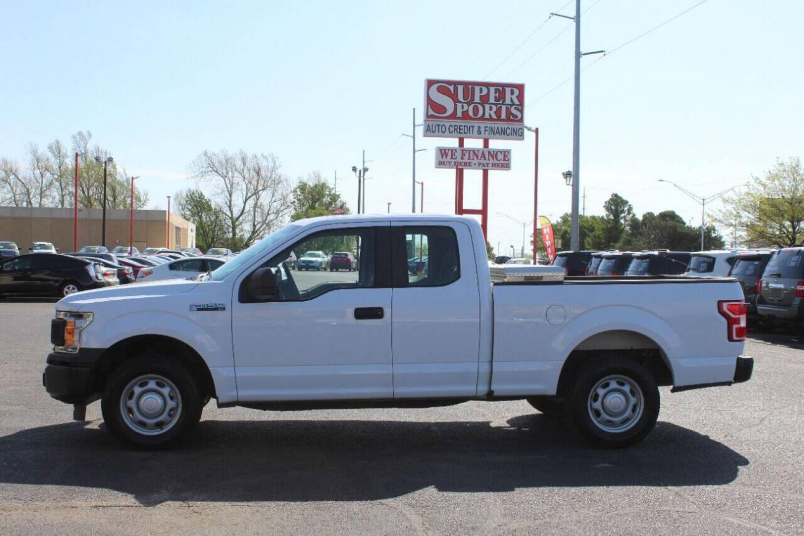 2018 White Ford F-150 XL SuperCab 6.5-ft. Bed 2WD (1FTEX1C55JK) with an 5.0L V8 OHV 16V engine, 6A transmission, located at 4301 NW 39th , Oklahoma City, OK, 73112, (405) 949-5600, 35.512135, -97.598671 - NO DRIVERS LICENSE - NO FULL COVERAGE INSURANCE - NO CREDIT CHECK. COME ON OVER TO SUPERSPORTS AND TAKE A LOOK AND TEST DRIVE. PLEASE GIVE US A CALL AT (405) 949-5600. NO LICENCIA DE MANEJAR - NO SEGURO DE COBERTURA TOTAL - NO VERIFICACION DE CREDITO. POR FAVOR VENGAN A SUPERSPO - Photo#6