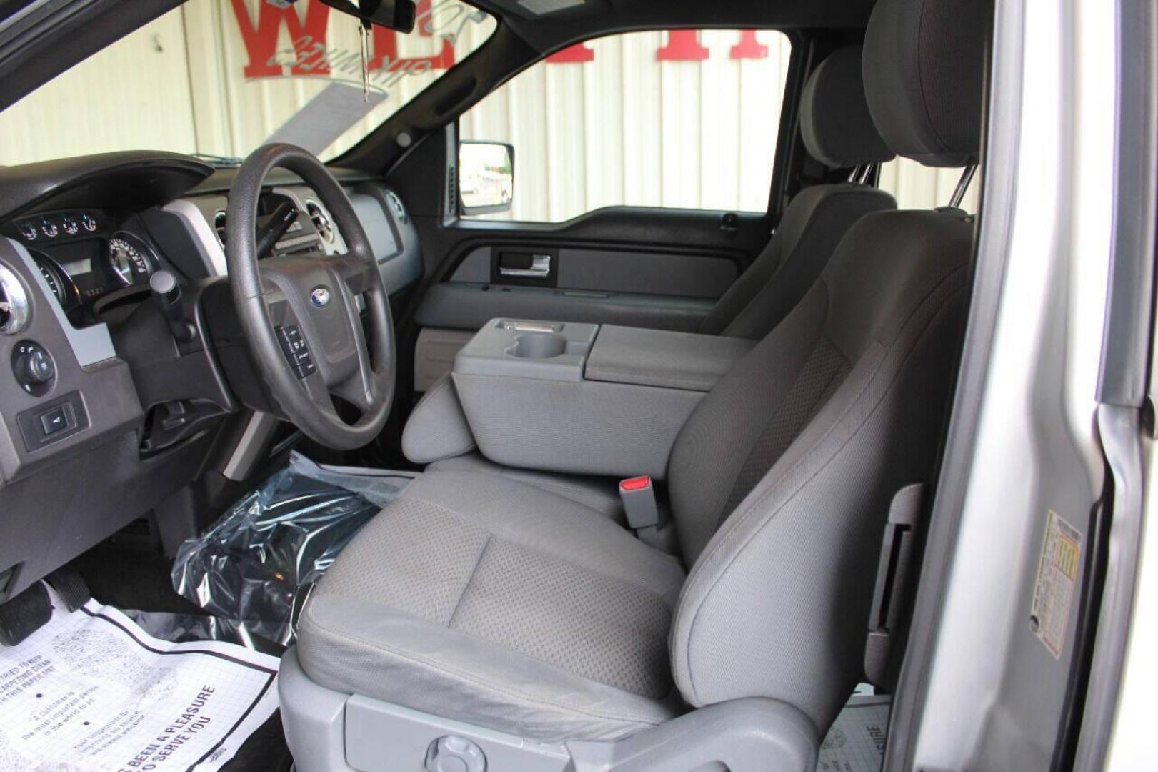 2012 Gray Ford F-150 XLT SuperCab 8-ft. Bed 2WD (1FTEX1CMXCF) with an 3.7L V6 DOHC 24V engine, 6-Speed Automatic transmission, located at 4301 NW 39th , Oklahoma City, OK, 73112, (405) 949-5600, 35.512135, -97.598671 - NO DRIVERS LICENSE - NO FULL COVERAGE INSURANCE - NO CREDIT CHECK. COME ON OVER TO SUPERSPORTS AND TAKE A LOOK AND TEST DRIVE. PLEASE GIVE US A CALL AT (405) 949-5600. NO LICENCIA DE MANEJAR - NO SEGURO DE COBERTURA TOTAL - NO VERIFICACION DE CREDITO. POR FAVOR VENGAN A SUPERSPO - Photo#8