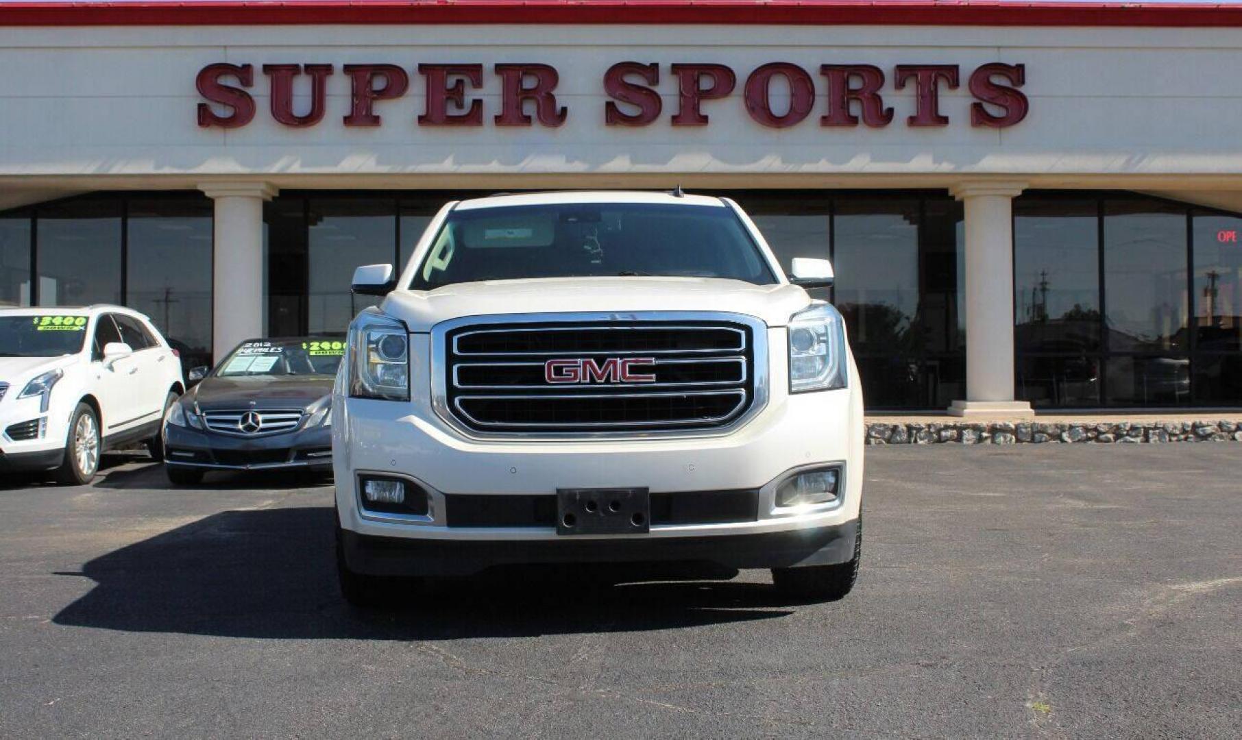 2015 White GMC Yukon XL SLT 1/2 Ton 4WD (1GKS2HKCXFR) with an 5.3L V8 OHV 16V engine, 6-Speed Automatic transmission, located at 4301 NW 39th , Oklahoma City, OK, 73112, (405) 949-5600, 35.512135, -97.598671 - NO DRIVERS LICENCE - NO FULL COVERAGE INSURANCE - NO CREDIT CHECK. COME ON OVER TO SUPERSPORTS AND TAKE A LOOK AND TEST DRIVE PLEASE GIVE US A CALL AT (405) 949-5600. NO LICENCIA DE MANEJAR - NO SEGURO DE COBERTURA TOTAL - NO VERIFICACION DE CREDITO. POR FAVOR VENGAN A SUPERSPORTS, ECHE - Photo#0