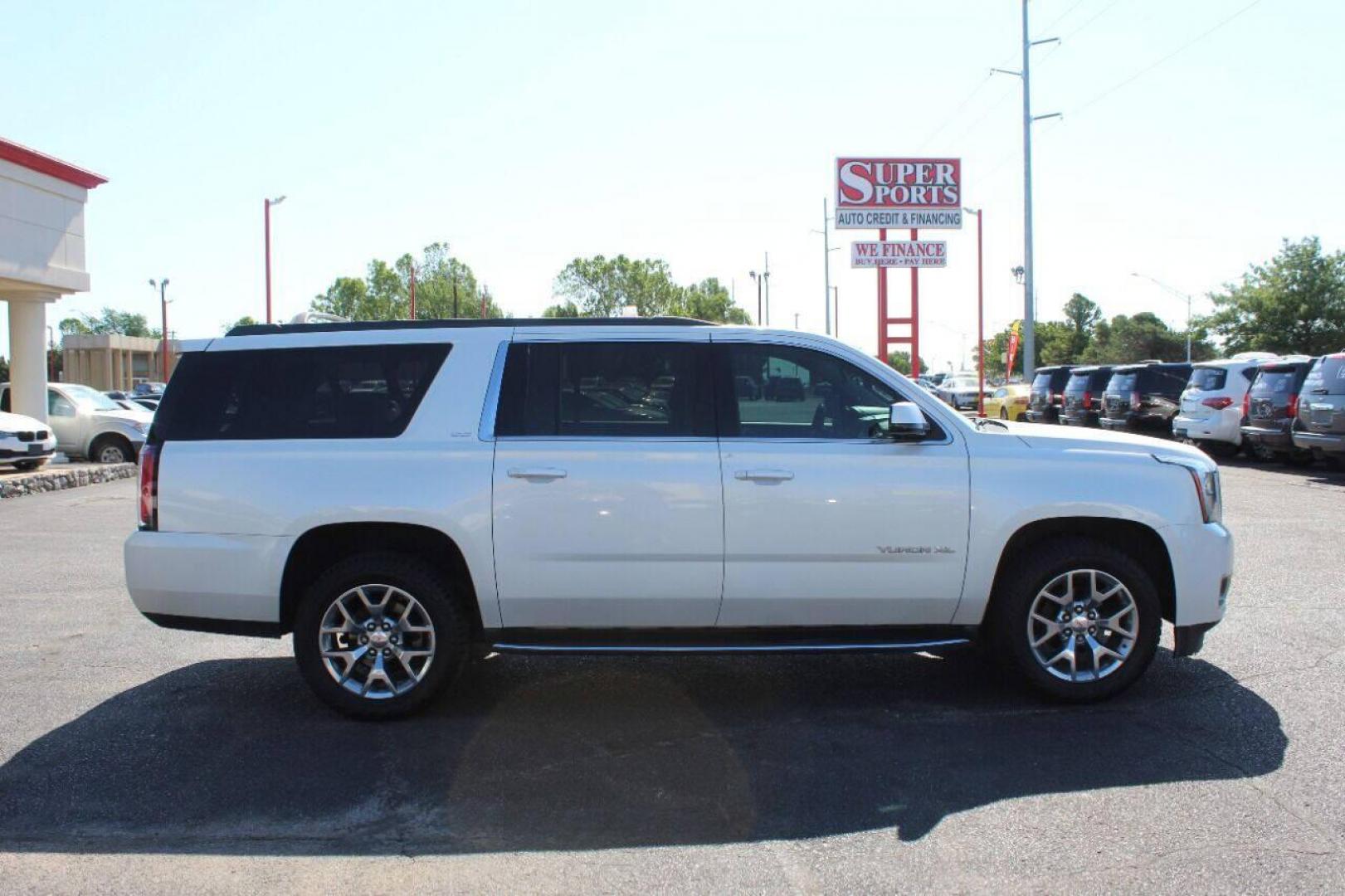 2015 White GMC Yukon XL SLT 1/2 Ton 4WD (1GKS2HKCXFR) with an 5.3L V8 OHV 16V engine, 6-Speed Automatic transmission, located at 4301 NW 39th , Oklahoma City, OK, 73112, (405) 949-5600, 35.512135, -97.598671 - NO DRIVERS LICENCE - NO FULL COVERAGE INSURANCE - NO CREDIT CHECK. COME ON OVER TO SUPERSPORTS AND TAKE A LOOK AND TEST DRIVE PLEASE GIVE US A CALL AT (405) 949-5600. NO LICENCIA DE MANEJAR - NO SEGURO DE COBERTURA TOTAL - NO VERIFICACION DE CREDITO. POR FAVOR VENGAN A SUPERSPORTS, ECHE - Photo#3