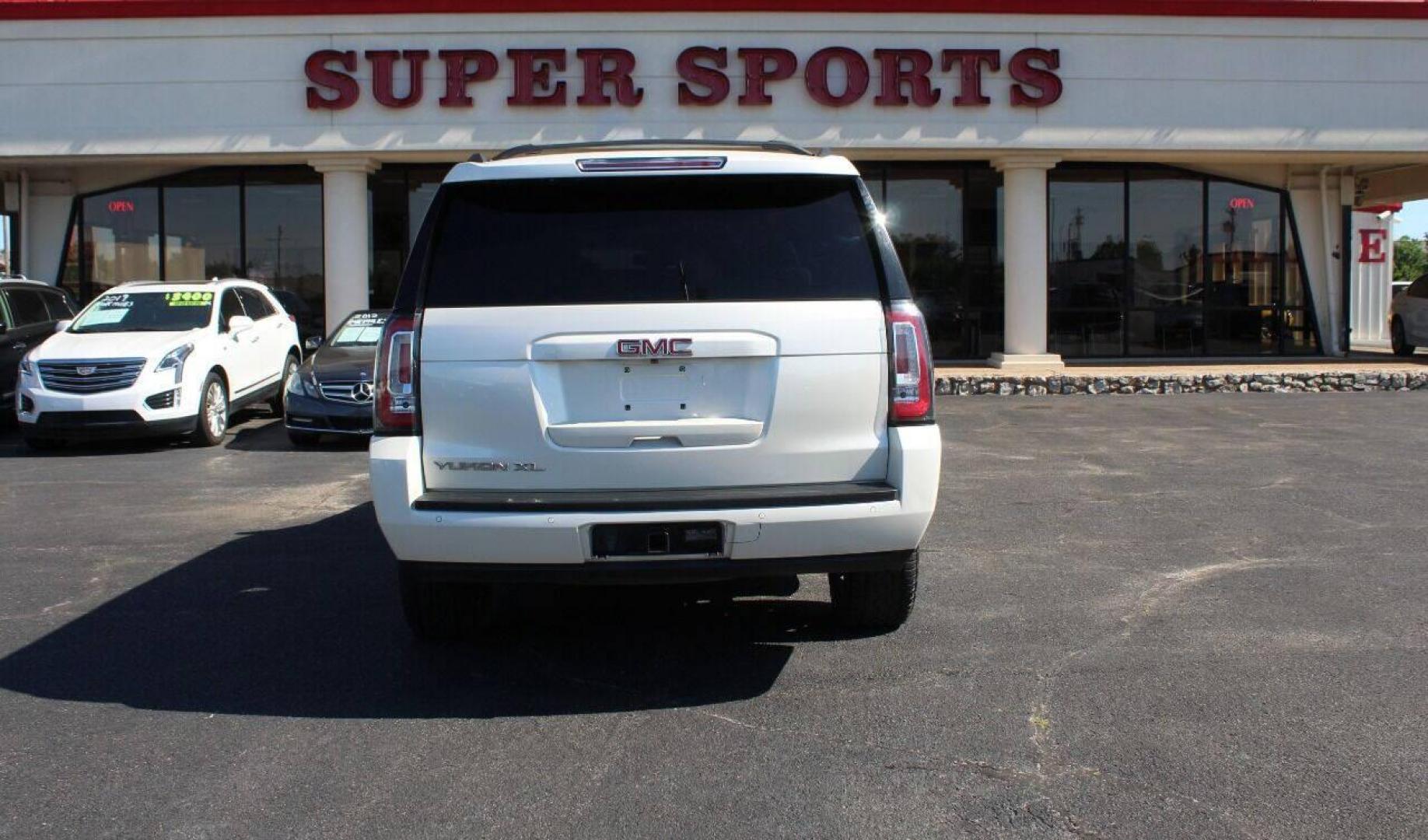 2015 White GMC Yukon XL SLT 1/2 Ton 4WD (1GKS2HKCXFR) with an 5.3L V8 OHV 16V engine, 6-Speed Automatic transmission, located at 4301 NW 39th , Oklahoma City, OK, 73112, (405) 949-5600, 35.512135, -97.598671 - NO DRIVERS LICENCE - NO FULL COVERAGE INSURANCE - NO CREDIT CHECK. COME ON OVER TO SUPERSPORTS AND TAKE A LOOK AND TEST DRIVE PLEASE GIVE US A CALL AT (405) 949-5600. NO LICENCIA DE MANEJAR - NO SEGURO DE COBERTURA TOTAL - NO VERIFICACION DE CREDITO. POR FAVOR VENGAN A SUPERSPORTS, ECHE - Photo#4