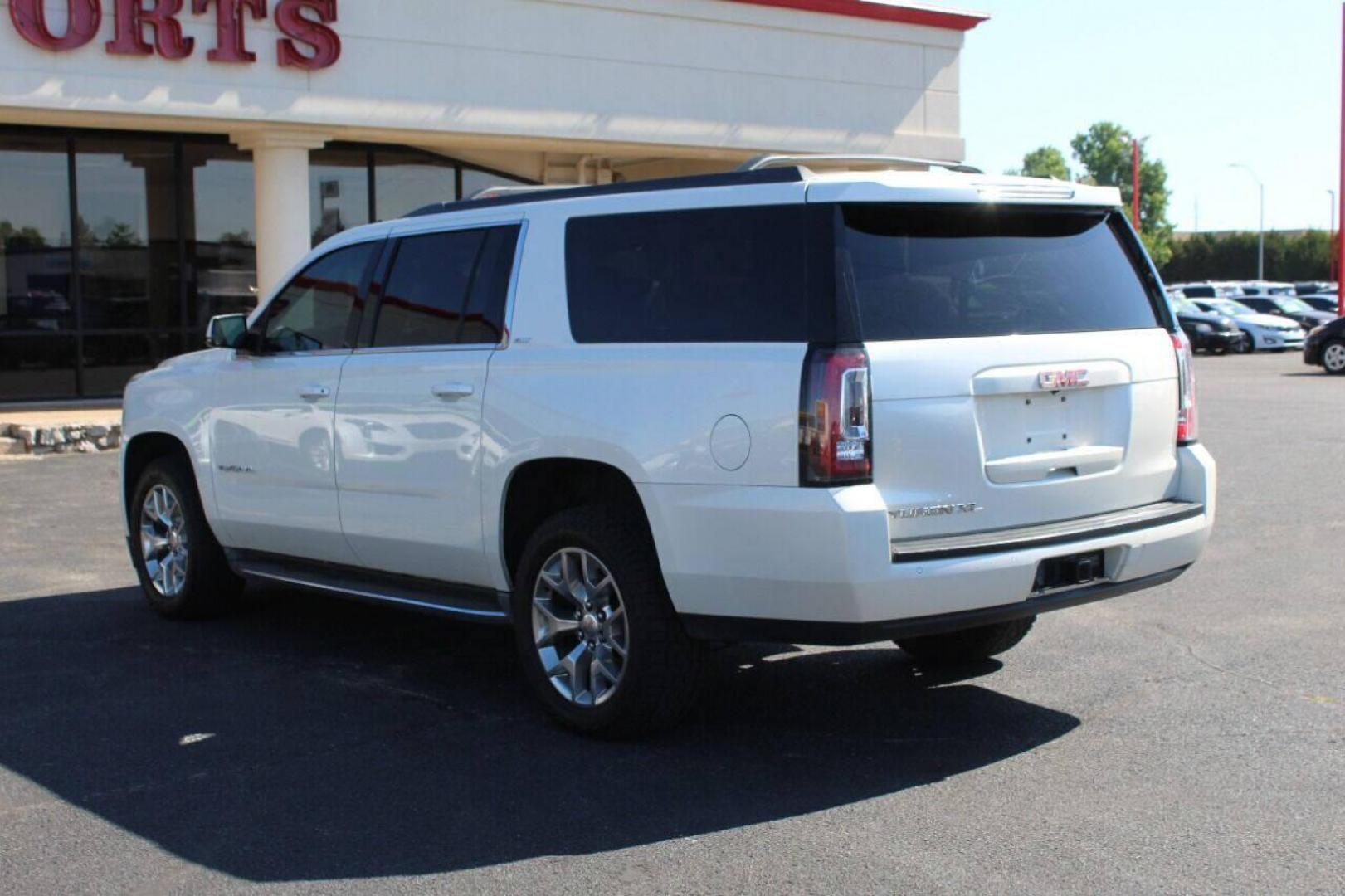 2015 White GMC Yukon XL SLT 1/2 Ton 4WD (1GKS2HKCXFR) with an 5.3L V8 OHV 16V engine, 6-Speed Automatic transmission, located at 4301 NW 39th , Oklahoma City, OK, 73112, (405) 949-5600, 35.512135, -97.598671 - NO DRIVERS LICENCE - NO FULL COVERAGE INSURANCE - NO CREDIT CHECK. COME ON OVER TO SUPERSPORTS AND TAKE A LOOK AND TEST DRIVE PLEASE GIVE US A CALL AT (405) 949-5600. NO LICENCIA DE MANEJAR - NO SEGURO DE COBERTURA TOTAL - NO VERIFICACION DE CREDITO. POR FAVOR VENGAN A SUPERSPORTS, ECHE - Photo#5