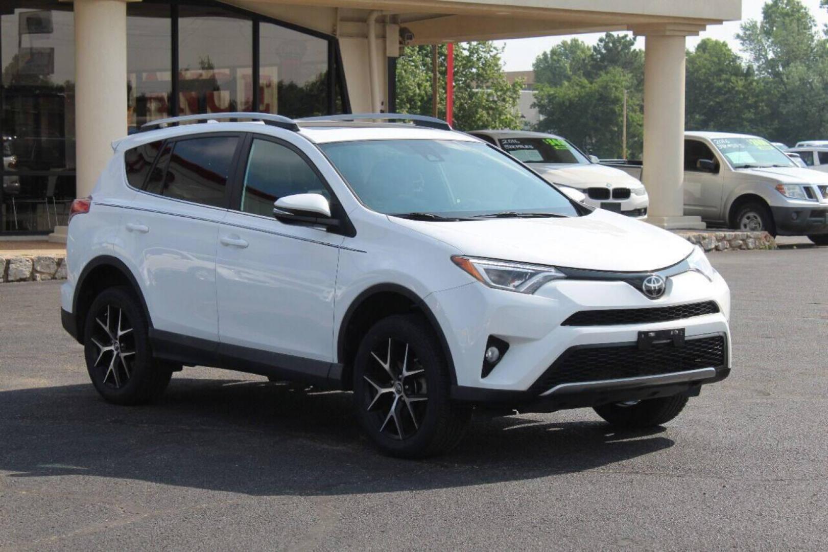 2017 White Toyota RAV4 SE FWD (2T3NFREV7HW) with an 2.5L L4 DOHC 16V engine, 6A transmission, located at 4301 NW 39th , Oklahoma City, OK, 73112, (405) 949-5600, 35.512135, -97.598671 - NO DRIVERS LICENCE NO-FULL COVERAGE INSURANCE-NO CREDIT CHECK. COME ON OVER TO SUPERSPORTS AND TAKE A LOOK AND TEST DRIVE. PLEASE GIVE US A CALL AT (405) 949-5600. NO LICENSIA DE MANEJAR- NO SEGURO DE COBERTURA TOTAL- NO VERIFICACCION DE CREDITO. POR FAVOR VENGAN A SUPERSPORTS, ECHE UN - Photo#0