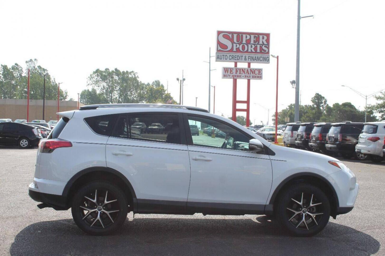 2017 White Toyota RAV4 SE FWD (2T3NFREV7HW) with an 2.5L L4 DOHC 16V engine, 6A transmission, located at 4301 NW 39th , Oklahoma City, OK, 73112, (405) 949-5600, 35.512135, -97.598671 - NO DRIVERS LICENCE NO-FULL COVERAGE INSURANCE-NO CREDIT CHECK. COME ON OVER TO SUPERSPORTS AND TAKE A LOOK AND TEST DRIVE. PLEASE GIVE US A CALL AT (405) 949-5600. NO LICENSIA DE MANEJAR- NO SEGURO DE COBERTURA TOTAL- NO VERIFICACCION DE CREDITO. POR FAVOR VENGAN A SUPERSPORTS, ECHE UN - Photo#3