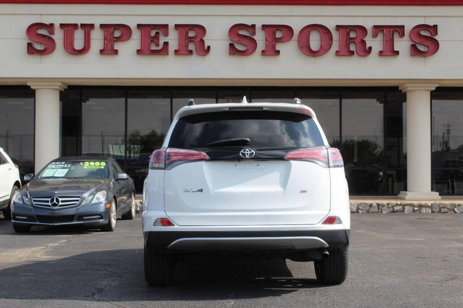 2017 White Toyota RAV4 SE FWD (2T3NFREV7HW) with an 2.5L L4 DOHC 16V engine, 6A transmission, located at 4301 NW 39th , Oklahoma City, OK, 73112, (405) 949-5600, 35.512135, -97.598671 - NO DRIVERS LICENCE NO-FULL COVERAGE INSURANCE-NO CREDIT CHECK. COME ON OVER TO SUPERSPORTS AND TAKE A LOOK AND TEST DRIVE. PLEASE GIVE US A CALL AT (405) 949-5600. NO LICENSIA DE MANEJAR- NO SEGURO DE COBERTURA TOTAL- NO VERIFICACCION DE CREDITO. POR FAVOR VENGAN A SUPERSPORTS, ECHE UN - Photo#4