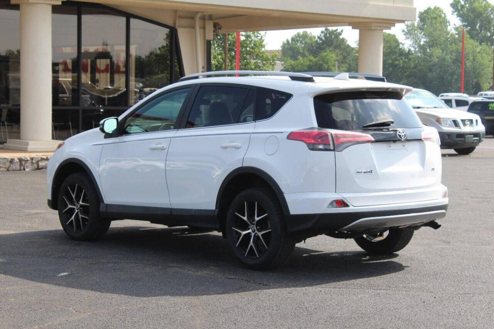 2017 White Toyota RAV4 SE FWD (2T3NFREV7HW) with an 2.5L L4 DOHC 16V engine, 6A transmission, located at 4301 NW 39th , Oklahoma City, OK, 73112, (405) 949-5600, 35.512135, -97.598671 - NO DRIVERS LICENCE NO-FULL COVERAGE INSURANCE-NO CREDIT CHECK. COME ON OVER TO SUPERSPORTS AND TAKE A LOOK AND TEST DRIVE. PLEASE GIVE US A CALL AT (405) 949-5600. NO LICENSIA DE MANEJAR- NO SEGURO DE COBERTURA TOTAL- NO VERIFICACCION DE CREDITO. POR FAVOR VENGAN A SUPERSPORTS, ECHE UN - Photo#5