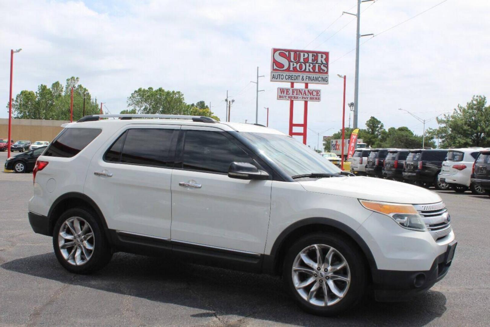 2012 White Ford Explorer XLT FWD (1FMHK7D86CG) with an 3.5L V6 DOHC 24V engine, 6-Speed Automatic transmission, located at 4301 NW 39th , Oklahoma City, OK, 73112, (405) 949-5600, 35.512135, -97.598671 - Photo#2