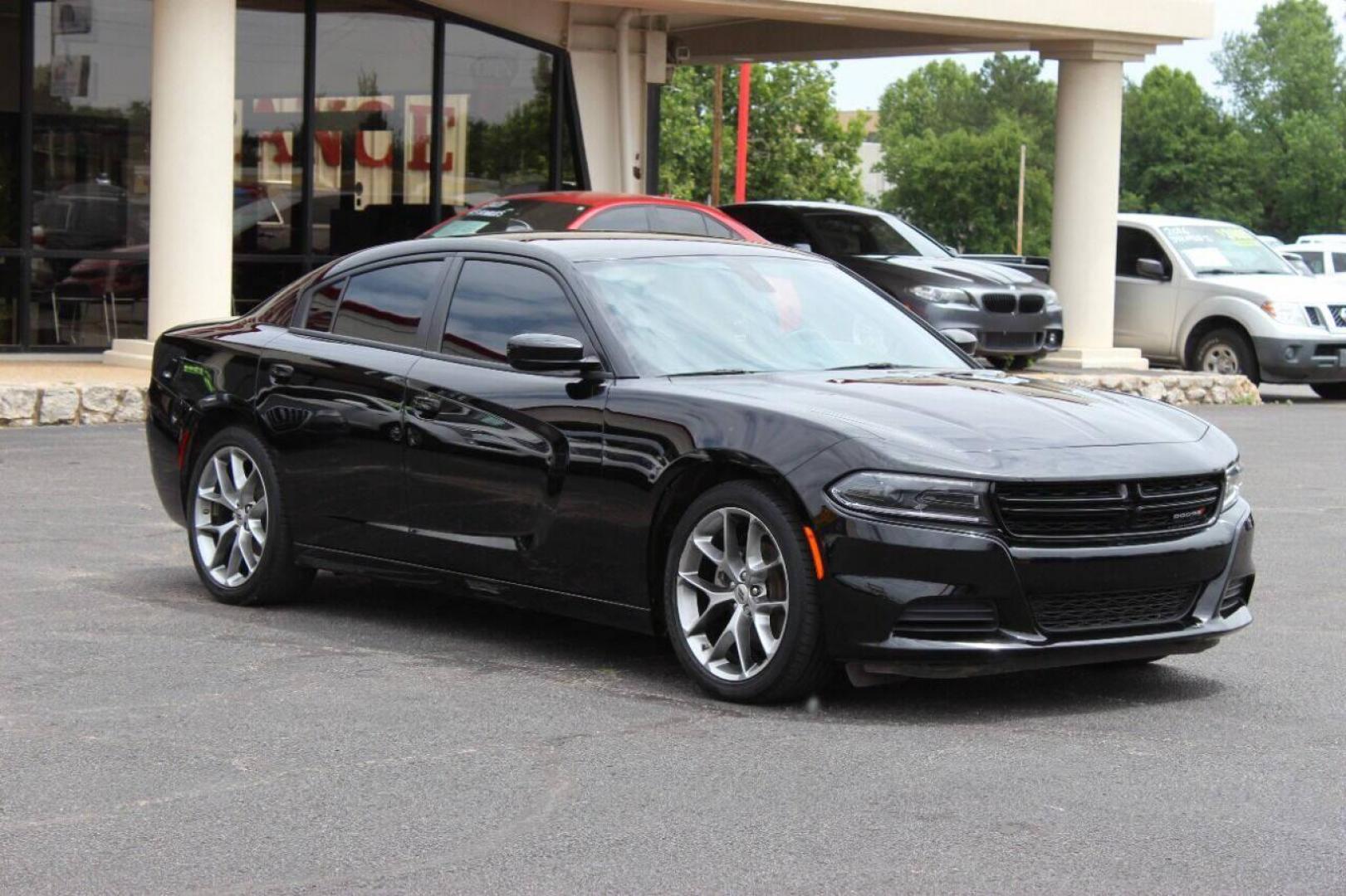 2022 Black Dodge Charger SXT (2C3CDXBG6NH) with an 3.6L V6 DOHC 24V engine, 8A transmission, located at 4301 NW 39th , Oklahoma City, OK, 73112, (405) 949-5600, 35.512135, -97.598671 - Photo#2