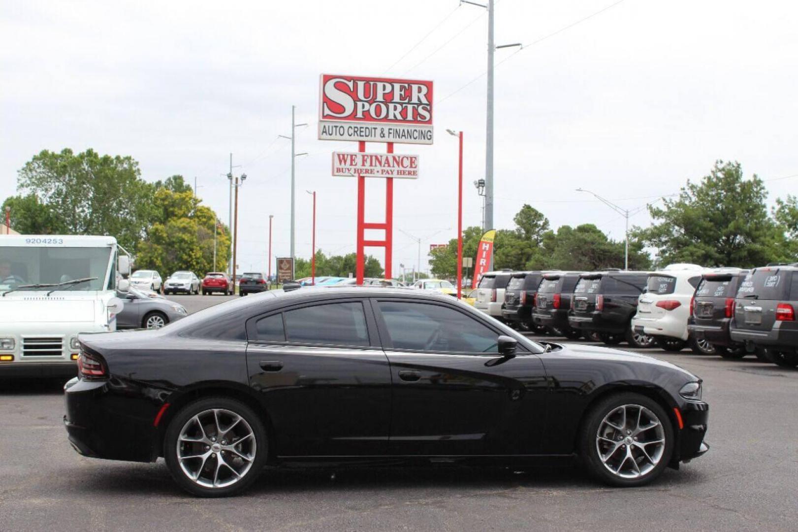 2022 Black Dodge Charger SXT (2C3CDXBG6NH) with an 3.6L V6 DOHC 24V engine, 8A transmission, located at 4301 NW 39th , Oklahoma City, OK, 73112, (405) 949-5600, 35.512135, -97.598671 - Photo#3