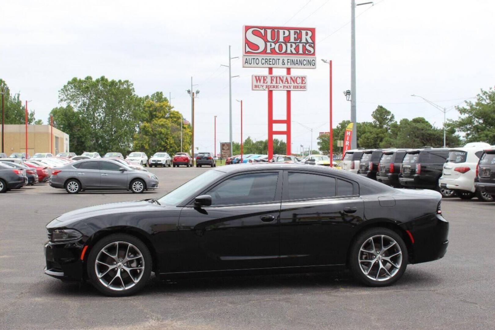 2022 Black Dodge Charger SXT (2C3CDXBG6NH) with an 3.6L V6 DOHC 24V engine, 8A transmission, located at 4301 NW 39th , Oklahoma City, OK, 73112, (405) 949-5600, 35.512135, -97.598671 - NO DRIVERS LICENCE NO-FULL COVERAGE INSURANCE-NO CREDIT CHECK. COME ON OVER TO SUPERSPORTS AND TAKE A LOOK AND TEST DRIVE. PLEASE GIVE US A CALL AT (405) 949-5600. NO LICENSIA DE MANEJAR- NO SEGURO DE COBERTURA TOTAL- NO VERIFICACCION DE CREDITO. POR FAVOR VENGAN A SUPERSPORTS, ECHE UN - Photo#6