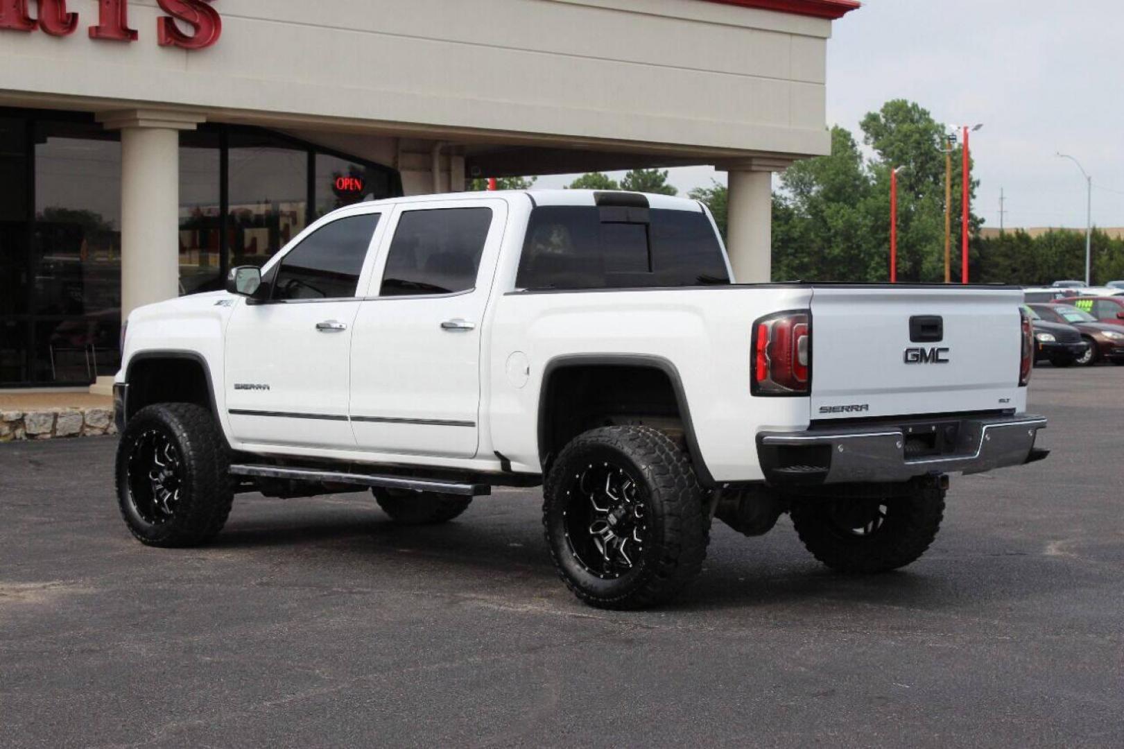 2016 White GMC Sierra 1500 SLT Crew Cab Long Box 4WD (3GTU2NEC6GG) with an 5.3L V8 OHV 16V engine, 6A transmission, located at 4301 NW 39th , Oklahoma City, OK, 73112, (405) 949-5600, 35.512135, -97.598671 - NO DRIVERS LICENCE NO-FULL COVERAGE INSURANCE-NO CREDIT CHECK. COME ON OVER TO SUPERSPORTS AND TAKE A LOOK AND TEST DRIVE. PLEASE GIVE US A CALL AT (405) 949-5600. NO LICENSIA DE MANEJAR- NO SEGURO DE COBERTURA TOTAL- NO VERIFICACCION DE CREDITO. POR FAVOR VENGAN A SUPERSPORTS, ECHE UN - Photo#5