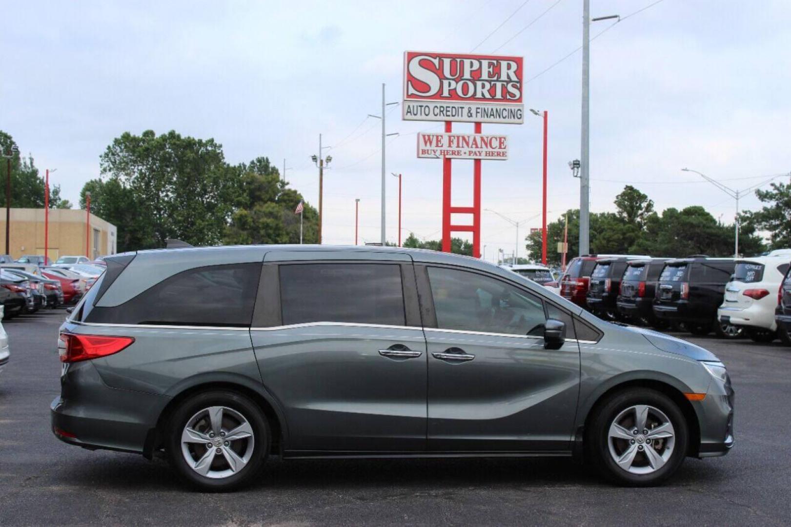 2018 Gray Honda Odyssey EXR (5FNRL6H72JB) with an 3.5L V6 SOHC 24V engine, 6A transmission, located at 4301 NW 39th , Oklahoma City, OK, 73112, (405) 949-5600, 35.512135, -97.598671 - Photo#3