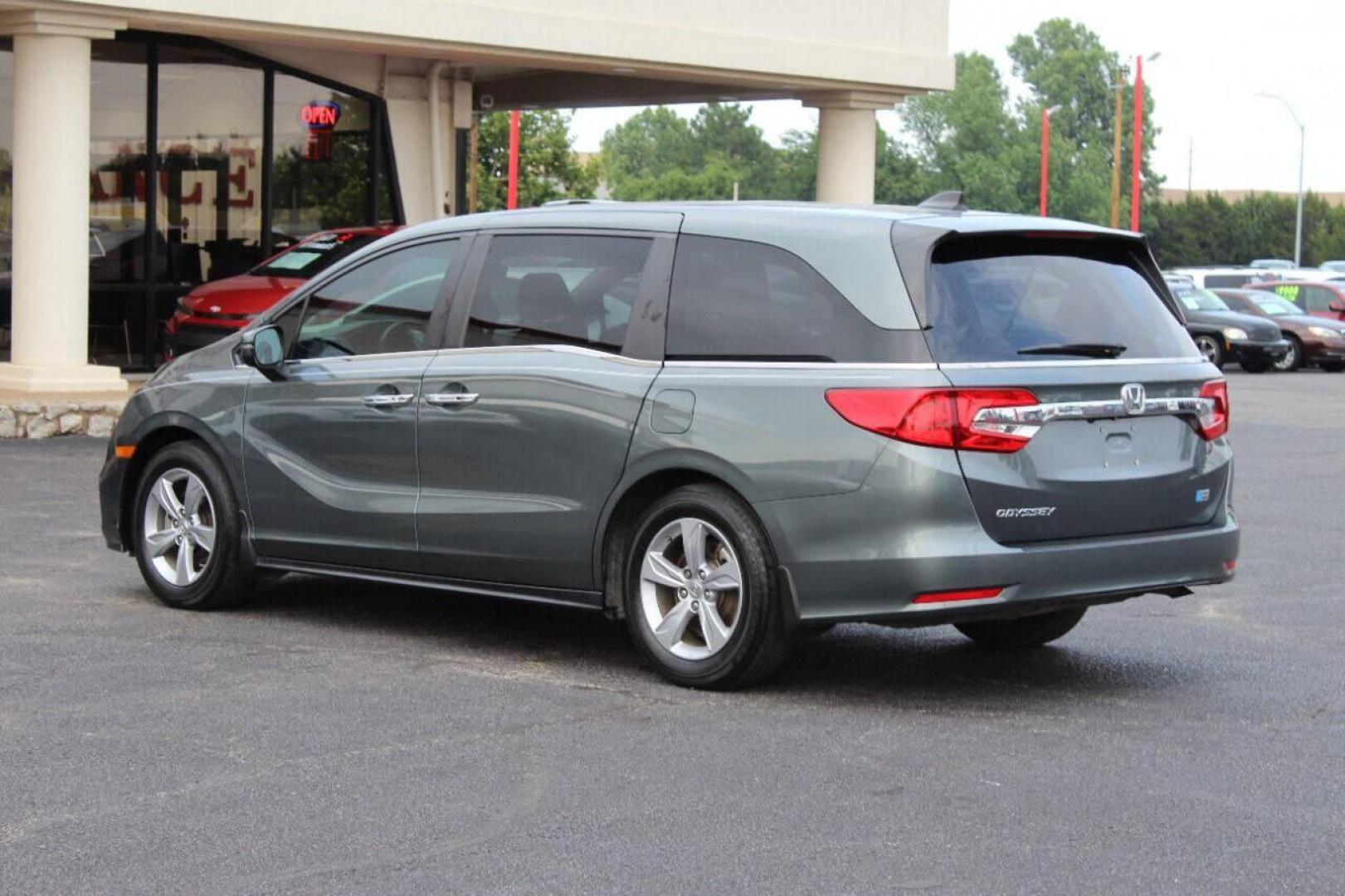 2018 Gray Honda Odyssey EXR (5FNRL6H72JB) with an 3.5L V6 SOHC 24V engine, 6A transmission, located at 4301 NW 39th , Oklahoma City, OK, 73112, (405) 949-5600, 35.512135, -97.598671 - Photo#5