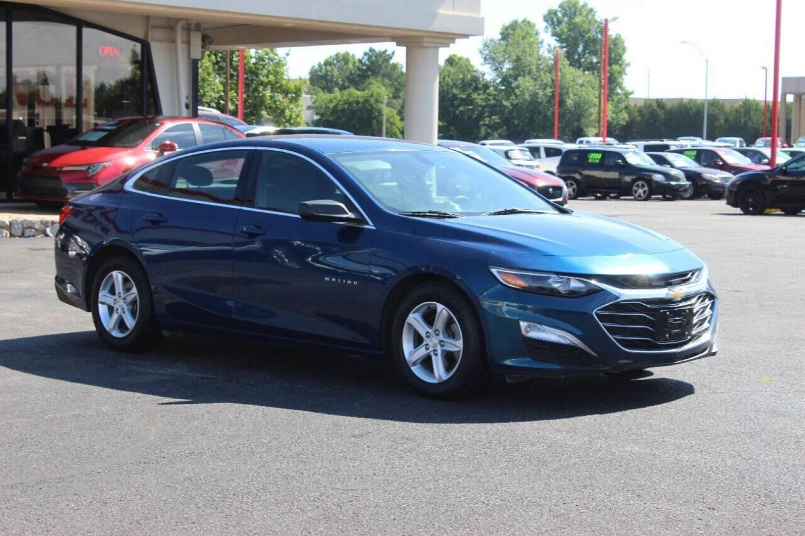 2019 Blue Chevrolet Malibu 1FL (1G1ZC5ST5KF) with an 1.5L L4 DOHC 16V engine, 6A transmission, located at 4301 NW 39th , Oklahoma City, OK, 73112, (405) 949-5600, 35.512135, -97.598671 - NO DRIVERS LICENCE NO-FULL COVERAGE INSURANCE-NO CREDIT CHECK. COME ON OVER TO SUPERSPORTS AND TAKE A LOOK AND TEST DRIVE. PLEASE GIVE US A CALL AT (405) 949-5600. NO LICENSIA DE MANEJAR- NO SEGURO DE COBERTURA TOTAL- NO VERIFICACCION DE CREDITO. POR FAVOR VENGAN A SUPERSPORTS, ECHE UN - Photo#2