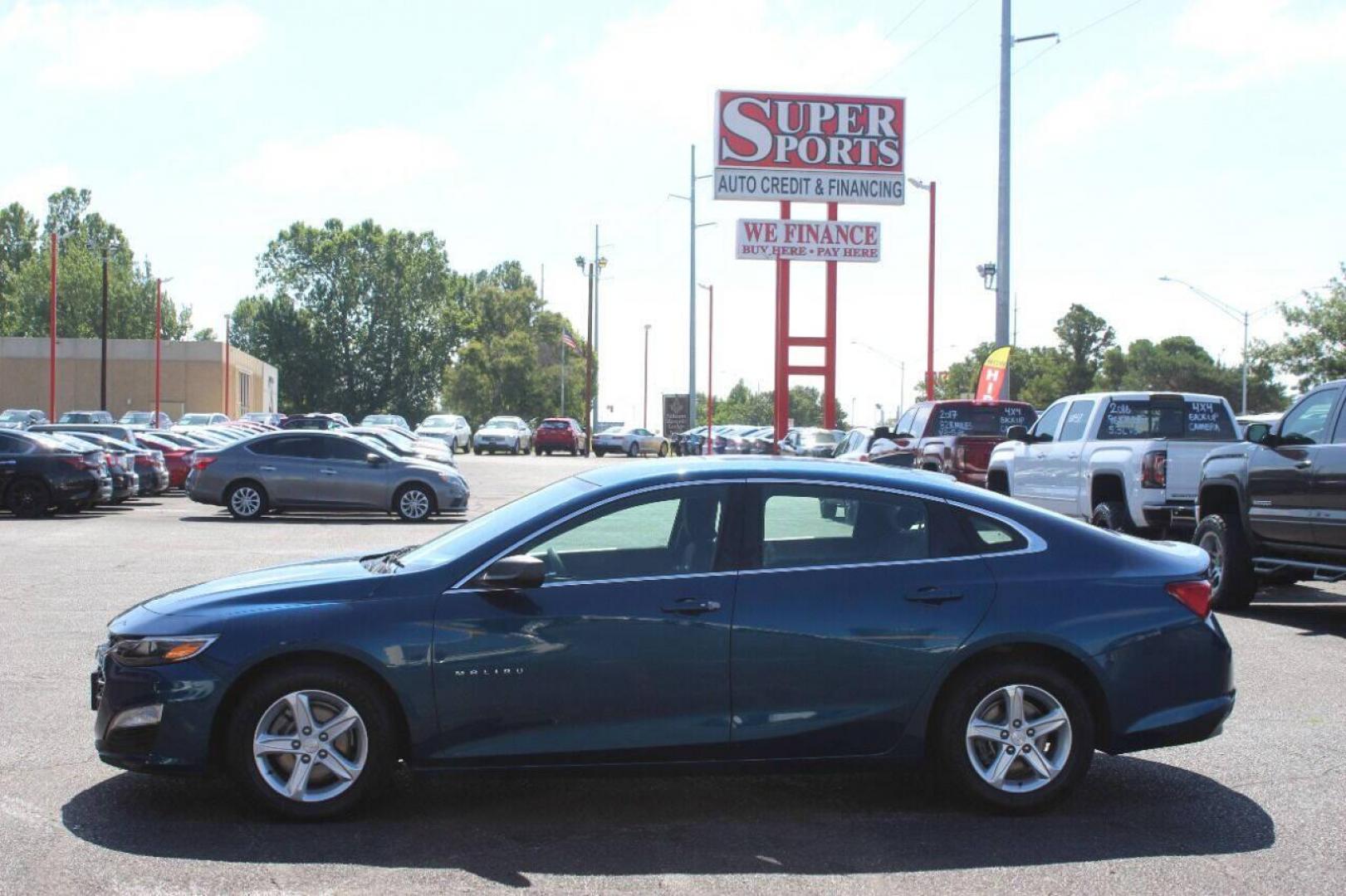 2019 Blue Chevrolet Malibu 1FL (1G1ZC5ST5KF) with an 1.5L L4 DOHC 16V engine, 6A transmission, located at 4301 NW 39th , Oklahoma City, OK, 73112, (405) 949-5600, 35.512135, -97.598671 - NO DRIVERS LICENCE NO-FULL COVERAGE INSURANCE-NO CREDIT CHECK. COME ON OVER TO SUPERSPORTS AND TAKE A LOOK AND TEST DRIVE. PLEASE GIVE US A CALL AT (405) 949-5600. NO LICENSIA DE MANEJAR- NO SEGURO DE COBERTURA TOTAL- NO VERIFICACCION DE CREDITO. POR FAVOR VENGAN A SUPERSPORTS, ECHE UN - Photo#6