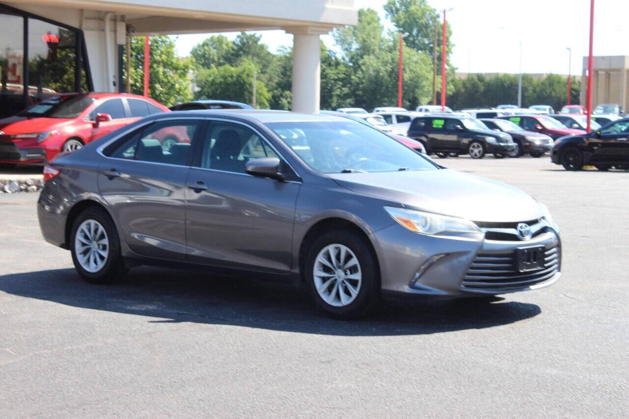 2017 Toyota Camry SEDAN 4-DR